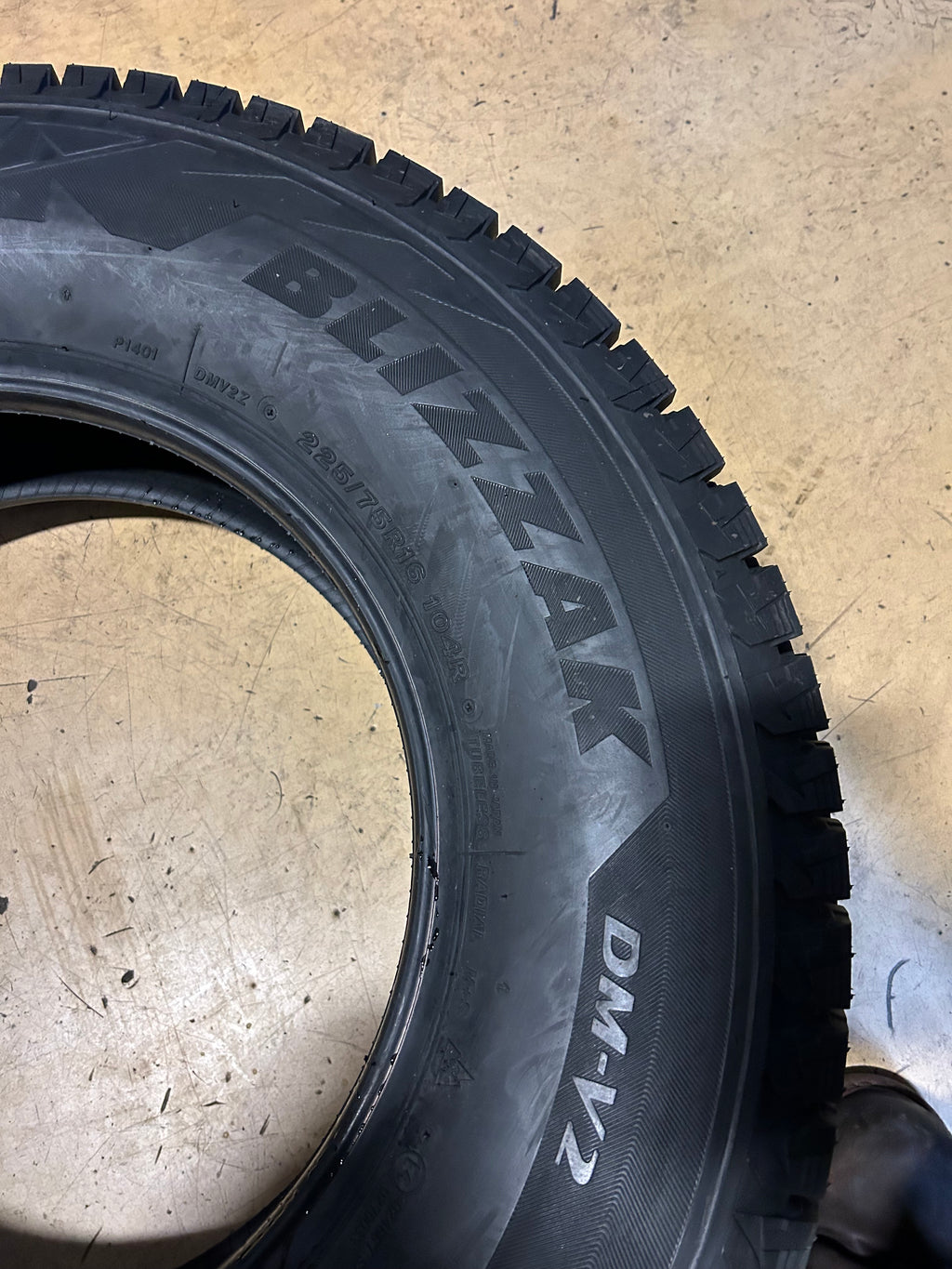 2 BRIDGESTONE BLIZZAK DMV2 BSW P 225 75 16 104R WINTER TIRE 016253