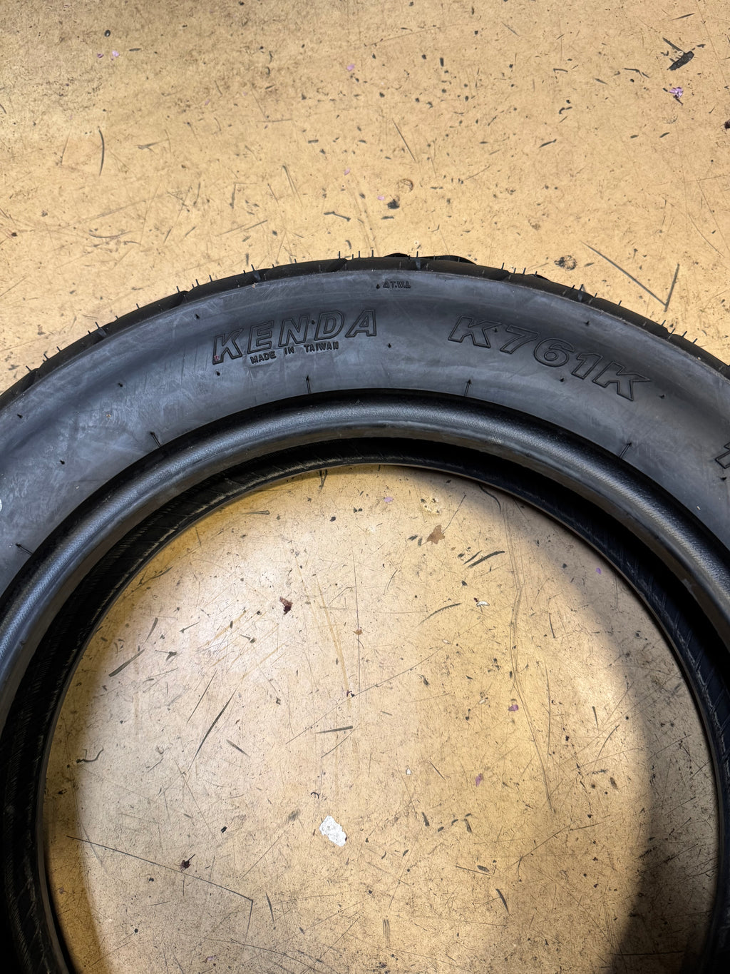 KENDA K761K BSW  130 90 16 73H REAR MOTORCYCLE TIRE 046711614C1