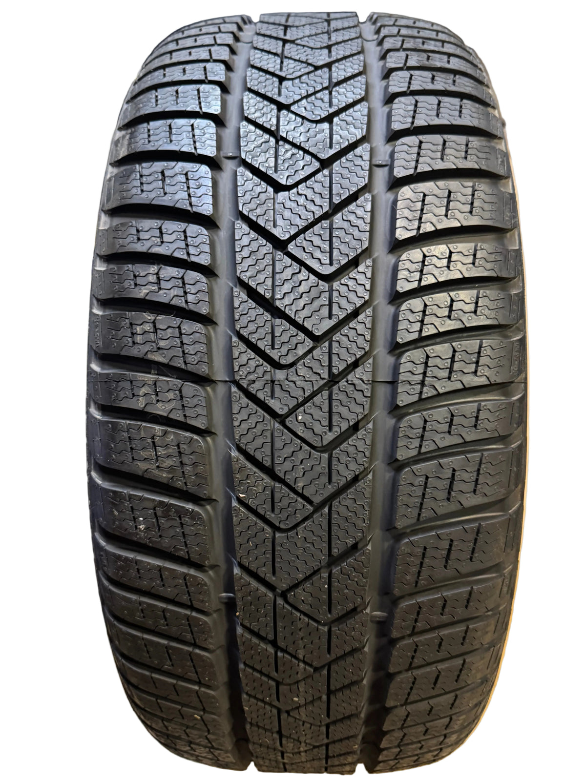 NOS 2 PIRELLI SOTTOZERO 3 BSW P 235 40 19 96V WINTER TIRE 2742600