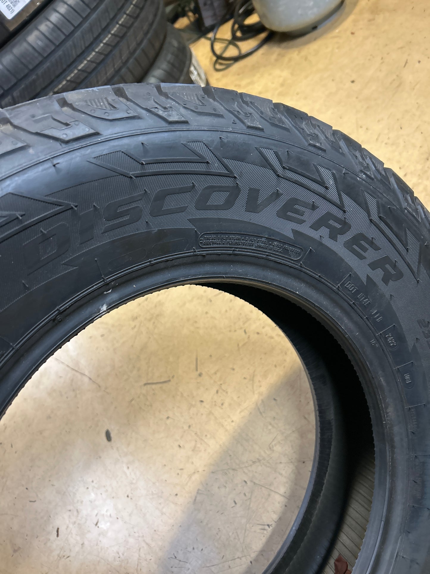 COOPER DISCOVERER ALL TERRAIN BSW P 235 70 16 106T SL TIRE 171001014