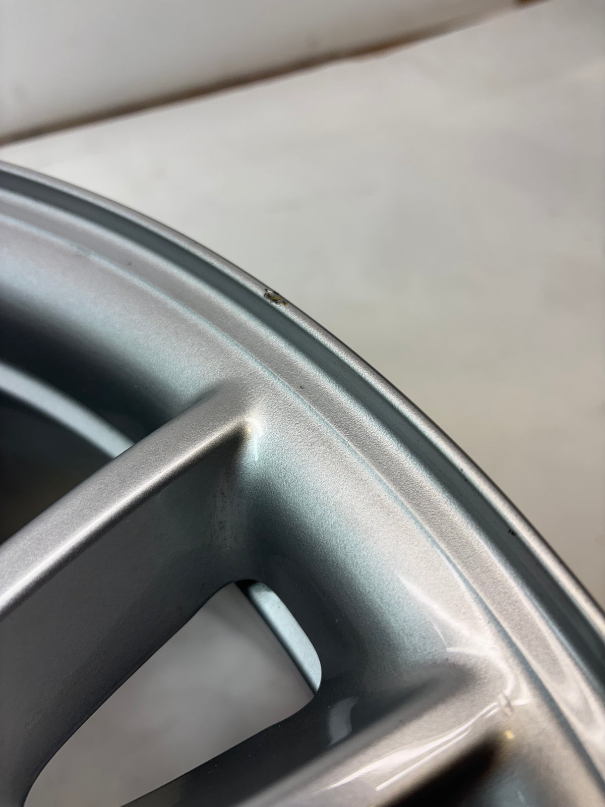 USED TESLA S WHEEL 7 SPLIT-SPOKE DARK SILVER METALLIC 19 10.5 5X120 1420222-00-A