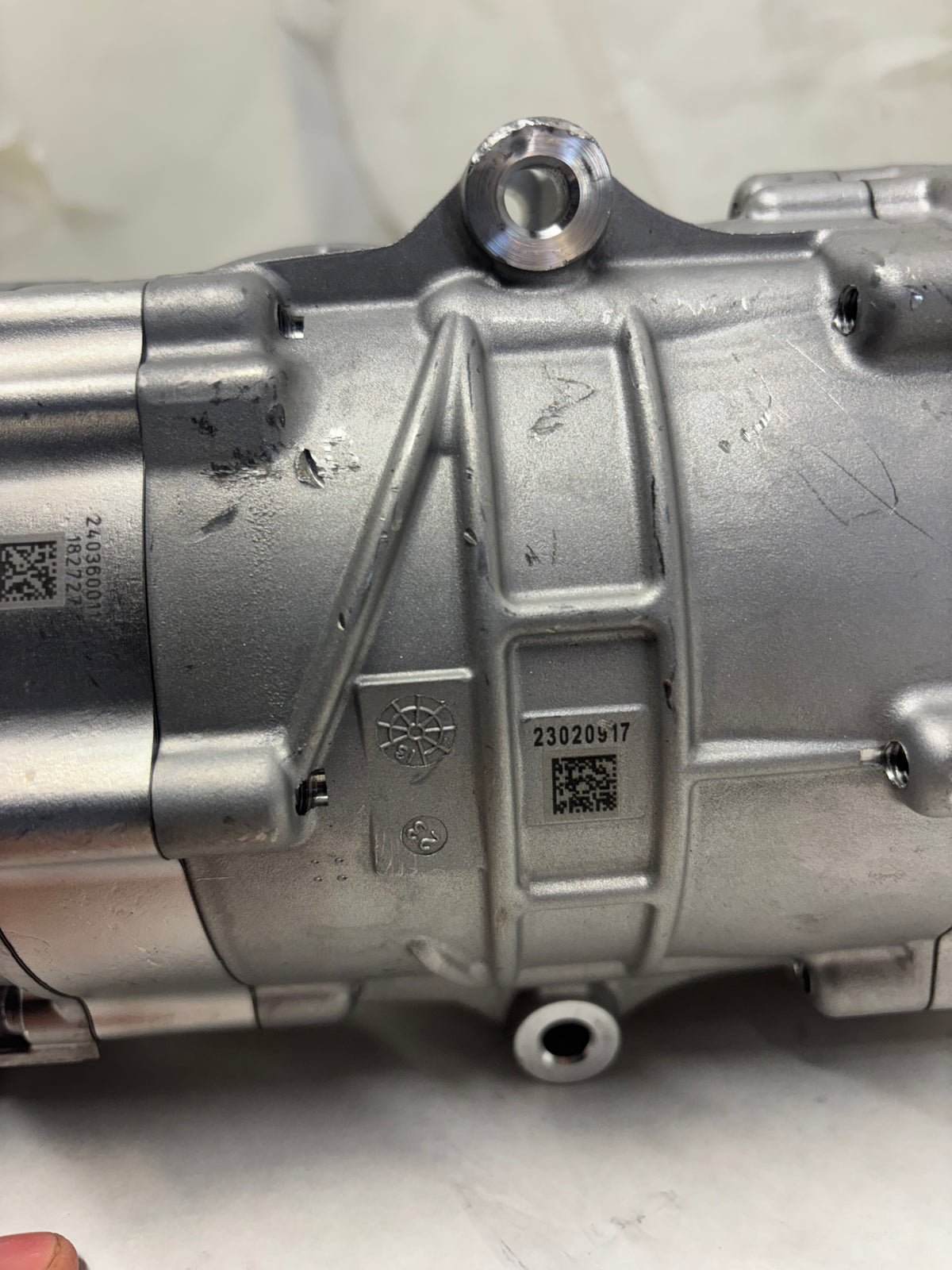 FREIGHTLINER AC COMPRESSOR 57CC 400V ERC MAHLE 22-79626-000 DAMAGED - 1