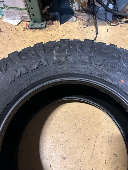 MAXXIS RAZR AT BSW LT 35 12.5 18 128Q 12PLY ALL TERRAIN TIRE TL00050100