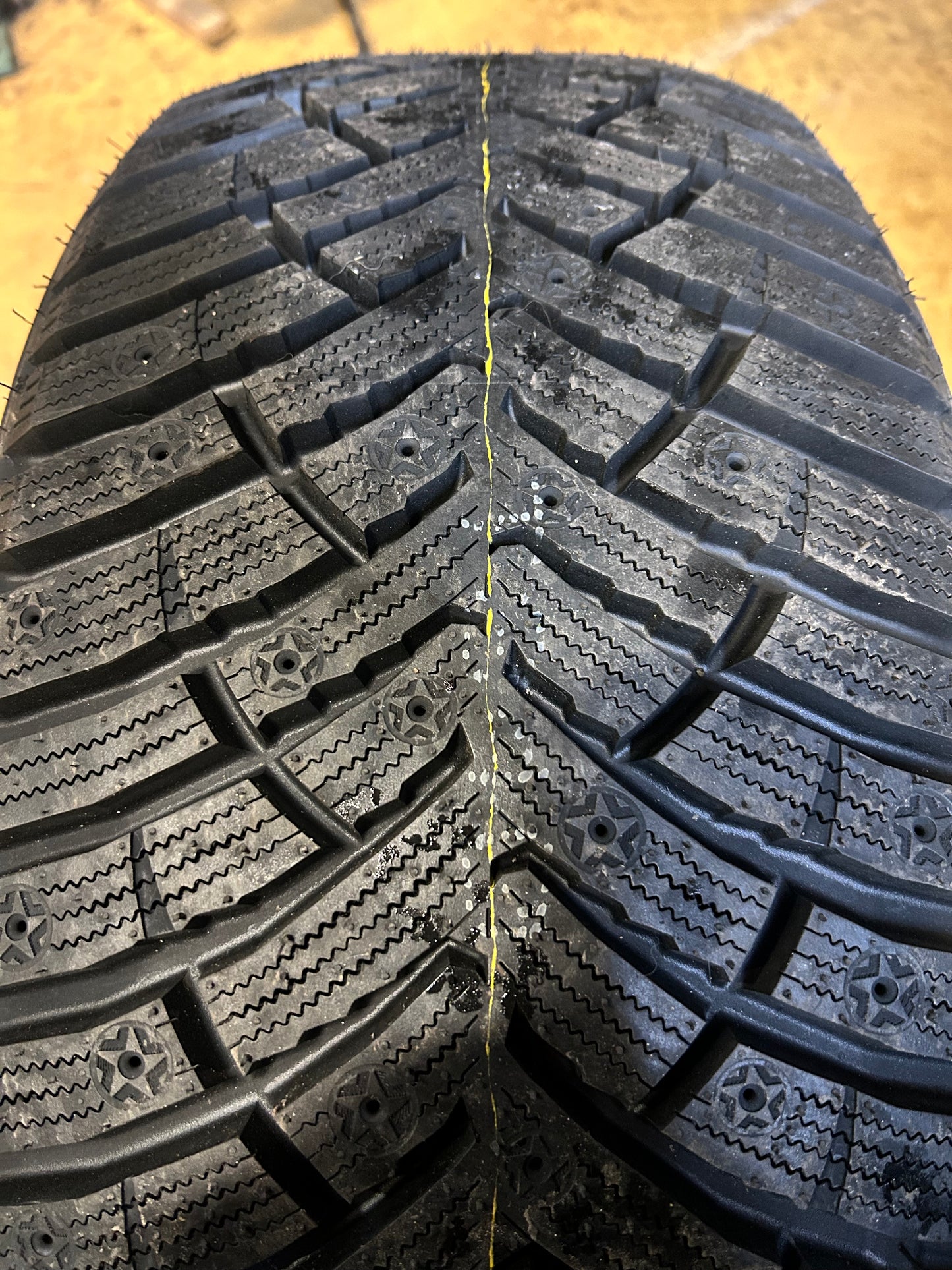 2 NEXEN WINGUARD WINSPIKE 3 STUDLESS BSW P 235 45 18 98T XL WINTER TIRE 18418NXK