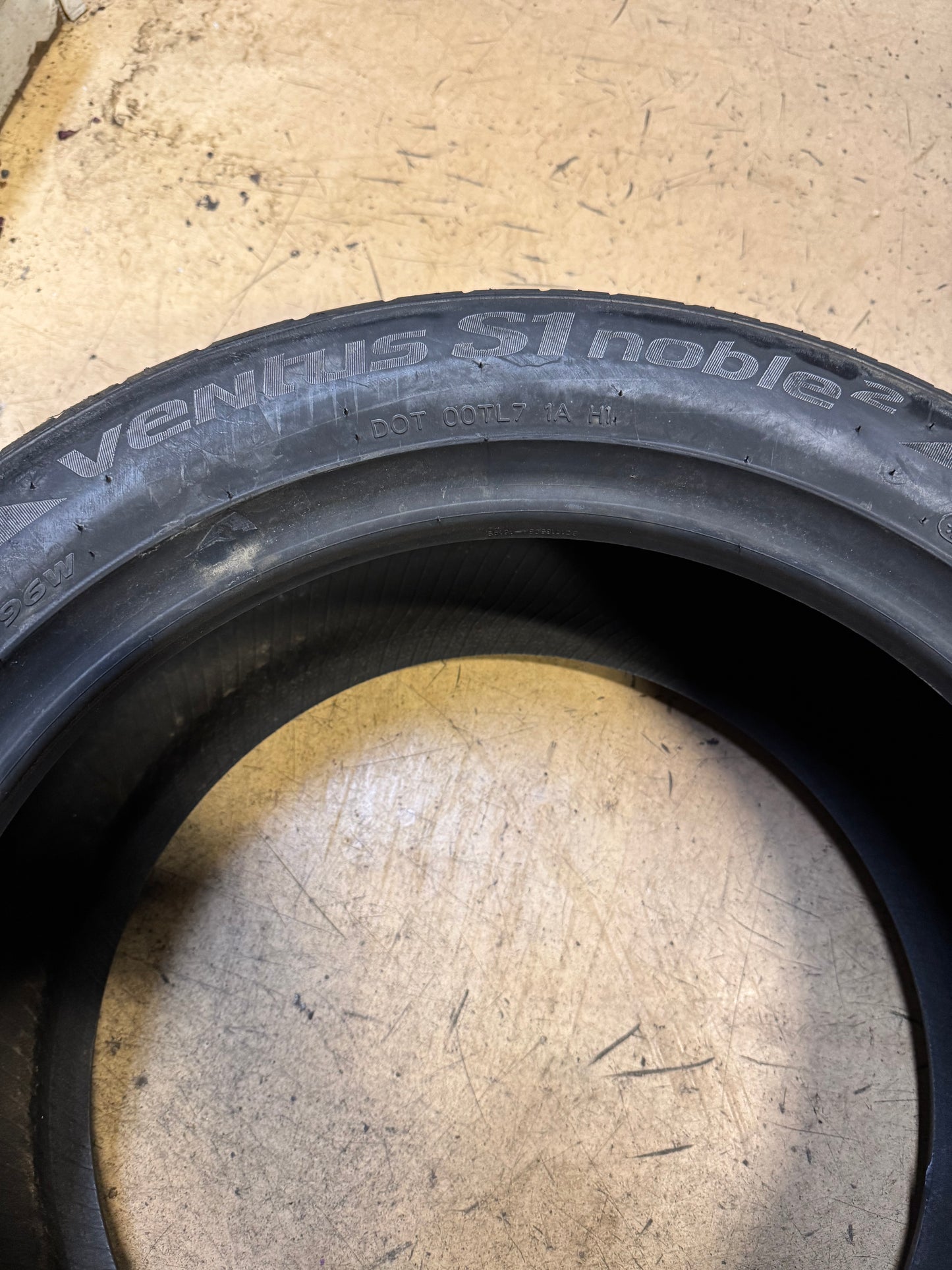 2 NOS HANKOOK VENTUS S1 NOBLE2 BSW P 235 50 17 96W UHP TIRE 1014516