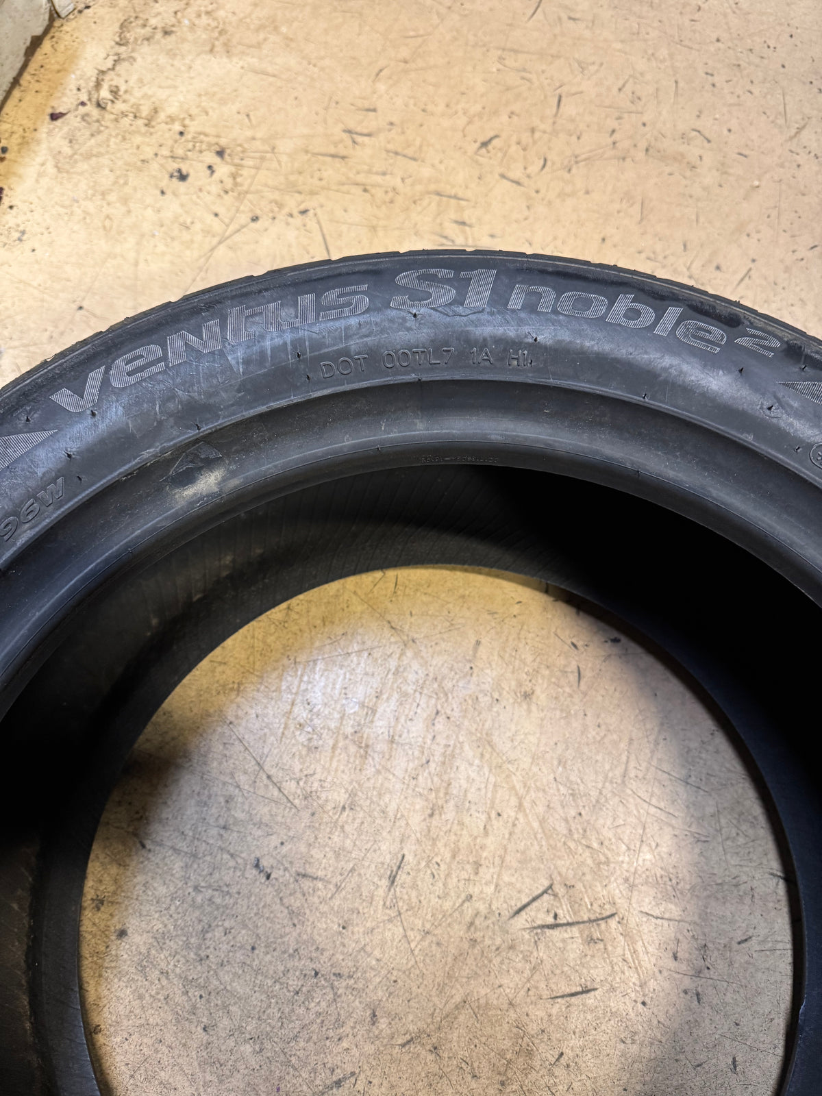 2 NOS HANKOOK VENTUS S1 NOBLE2 BSW P 235 50 17 96W UHP TIRE 1014516