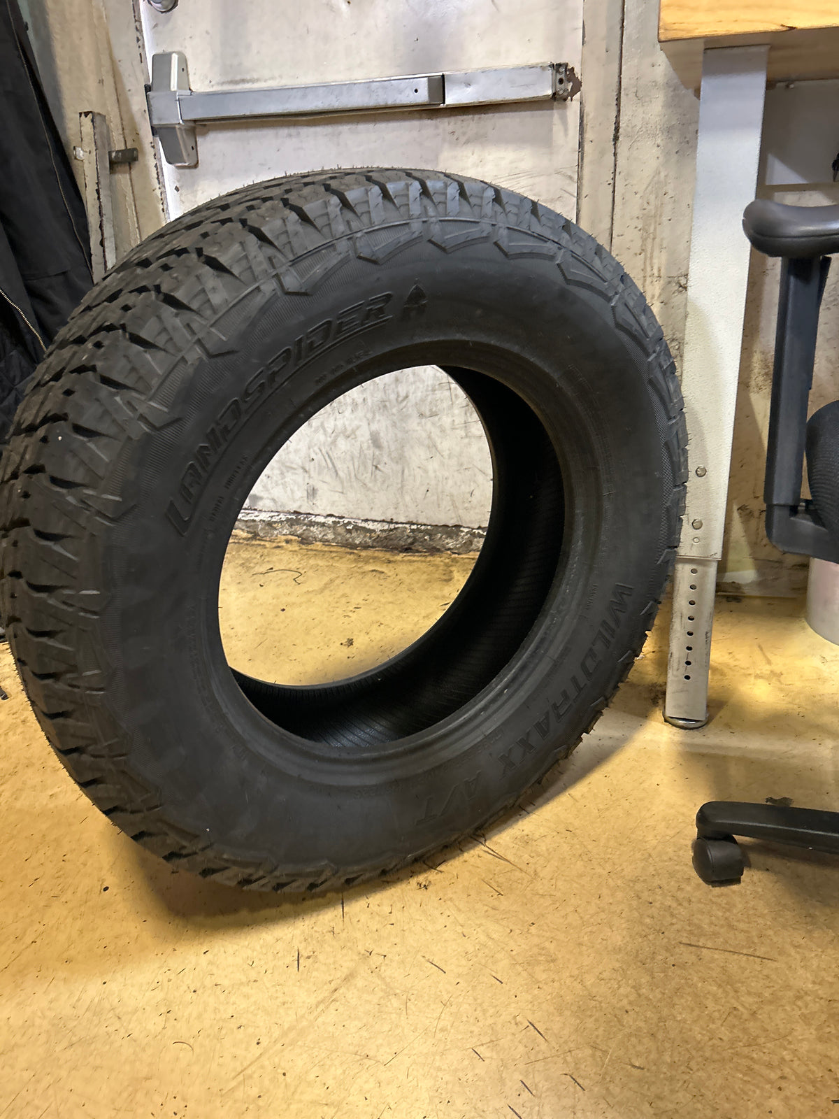 LANDSPIDER WILDTRAXX A/T OWL LT 285/65R18 125/122S ALL TERRAIN TIRE DAT035
