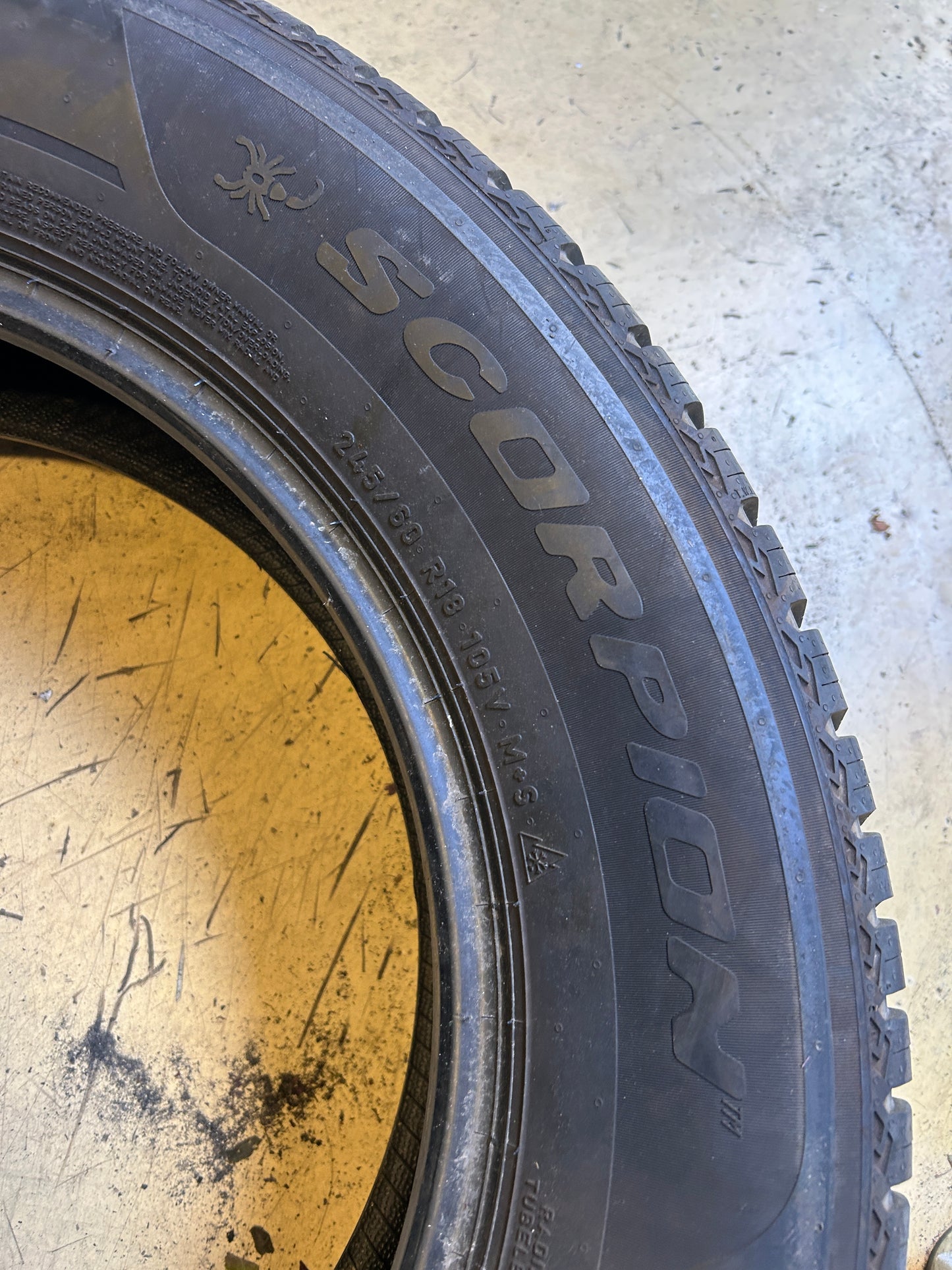USED 10/32" PIRELLI SCORPION WEATHERACTIVE BSW P 245/60R18 105V TIRE 4162900