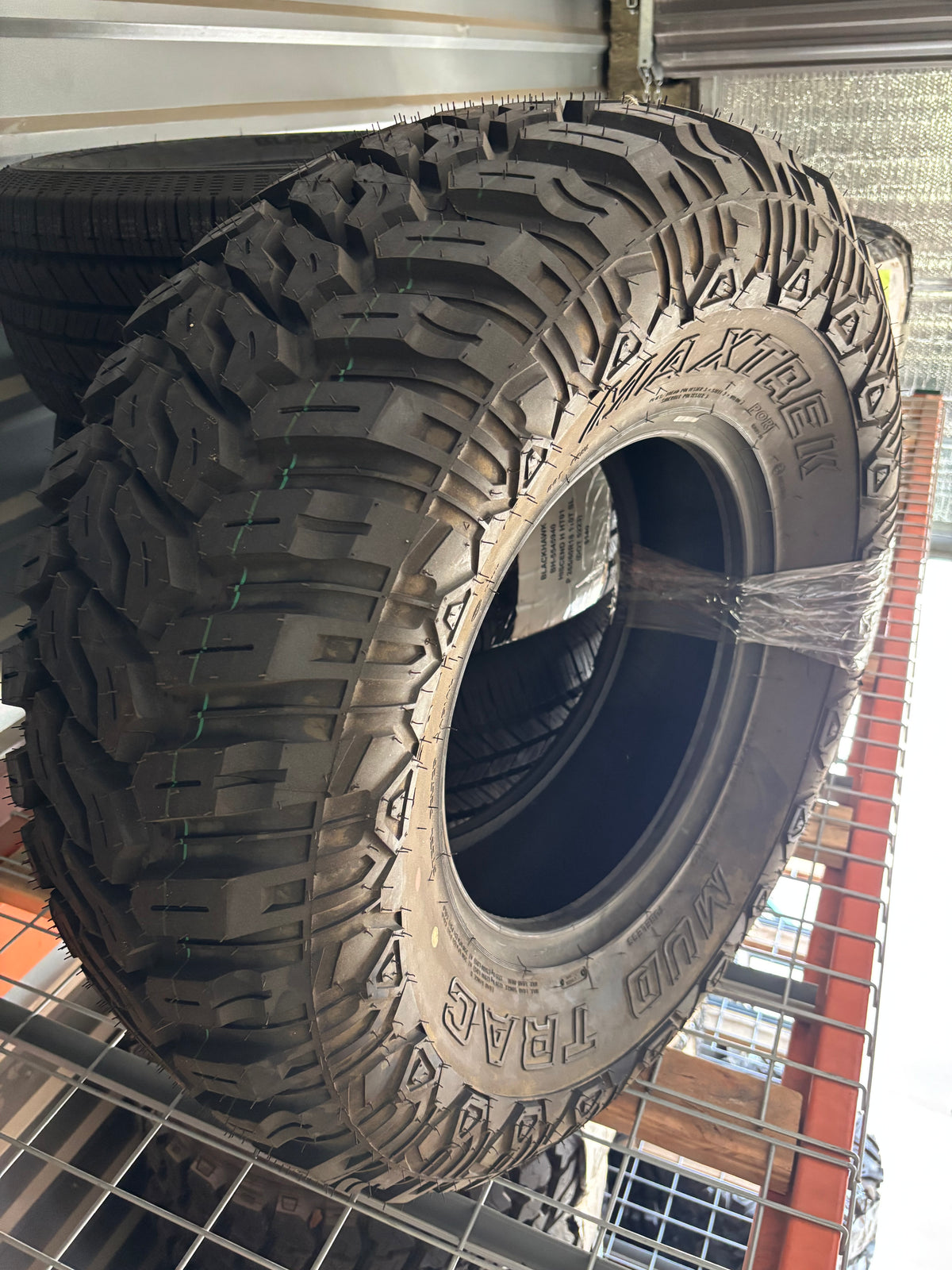 MAXTREK MUD TRAC LT 305 70 16 118/115Q LRD 8 PLY BSW MUD TERRAIN TIRE MH3020