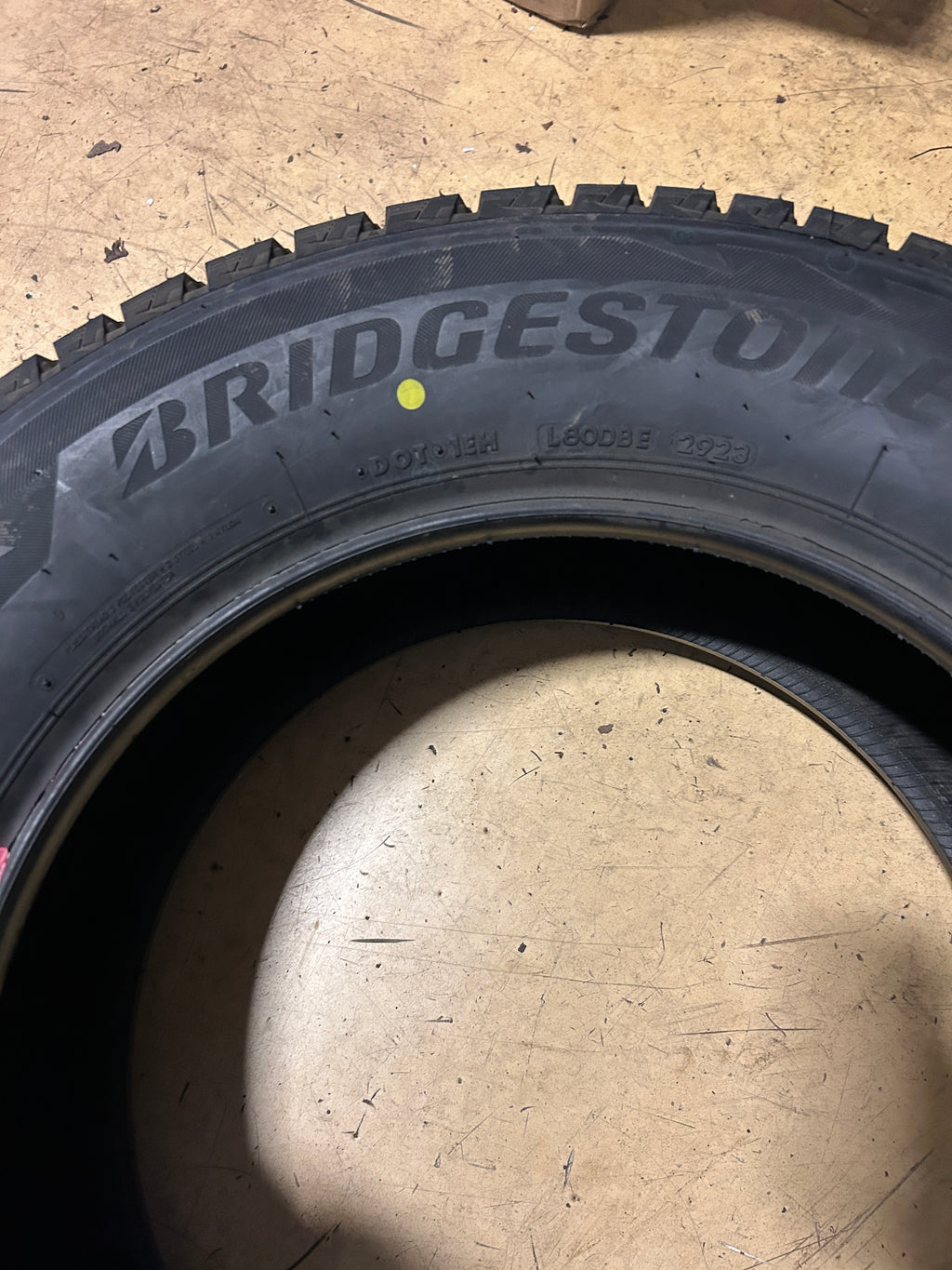 BRIDGESTONE BLIZZAK DM-V2 BSW P 235 65 17 108S XL WINTER TIRE 015743