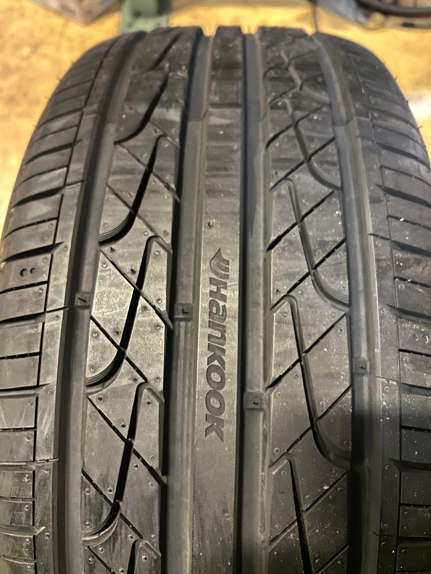 NOS HANKOOK VENTUS V2 CONCEPT 2 BSW P 245 45 17 95V ALL SEASON TIRE 1014379