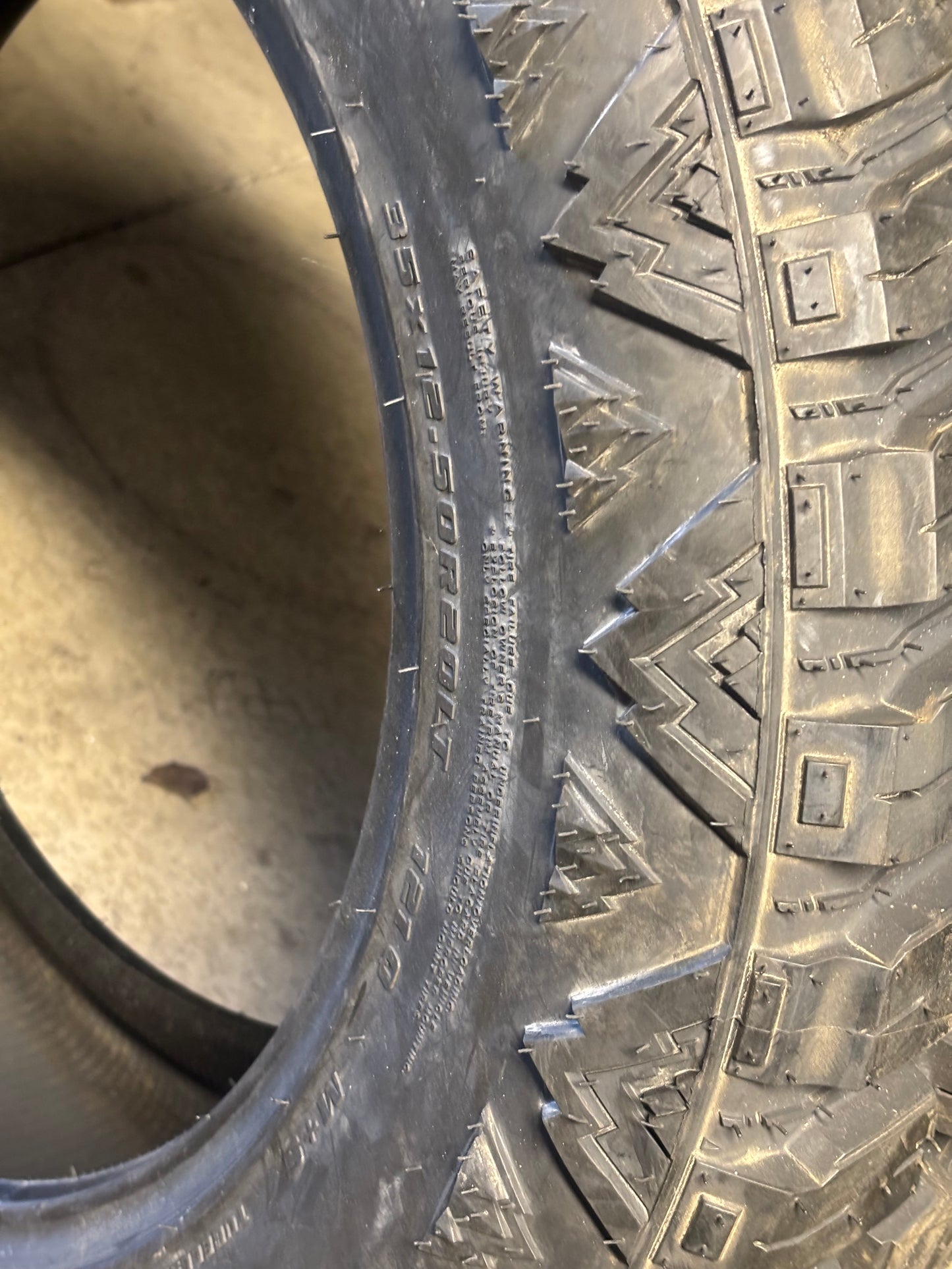 NOS DELIUM TERRA RAIDER M/T BSW LT 35 12.5 20 121Q LRE 10PLY MUD TERRAIN TIRE D235120