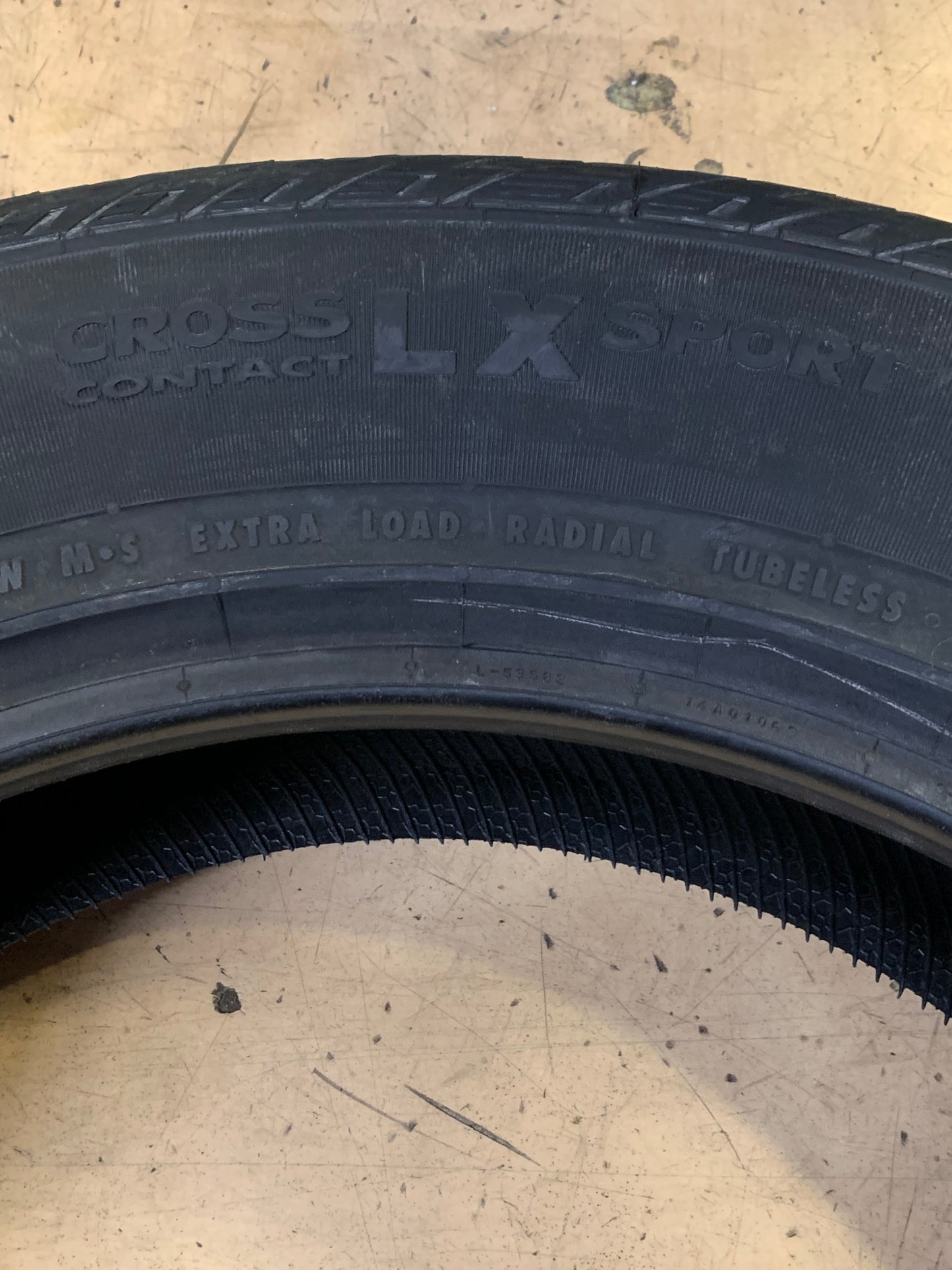 2 NOS CONTINENTAL CROSSCONTACT LX SPORT P 235 60 20 108W TIRE 03590390000