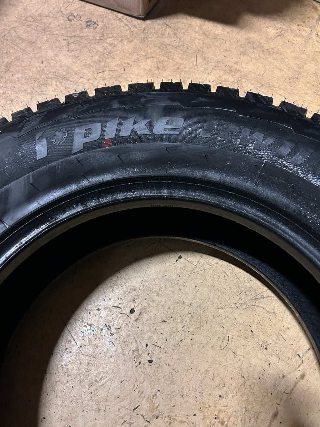 HANKOOK IPIKE RW11 BSW LT 265 70 18 124/121R 10PLY WINTER TIRE 2021295