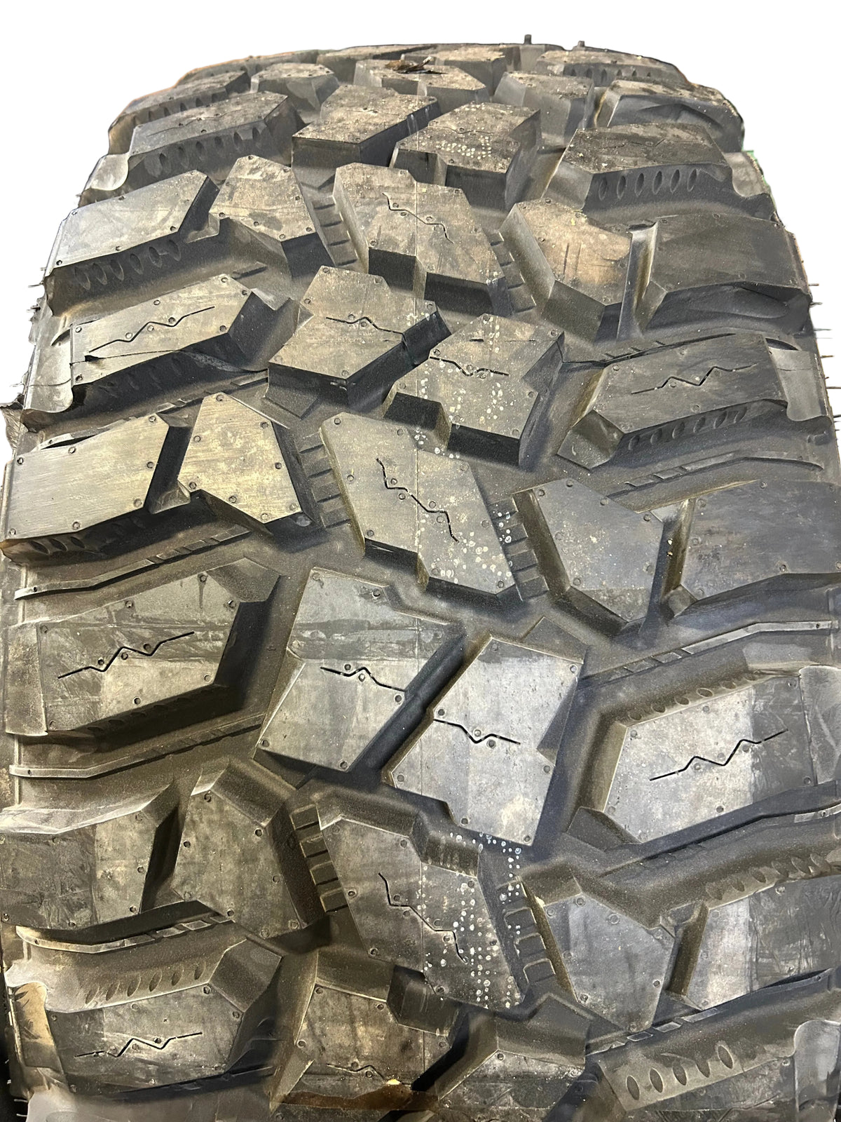 NOS COOPER DISCOVERER STT PRO BSW LT 35 13.5 20 121Q 10PLY MUD TIRE 170141006