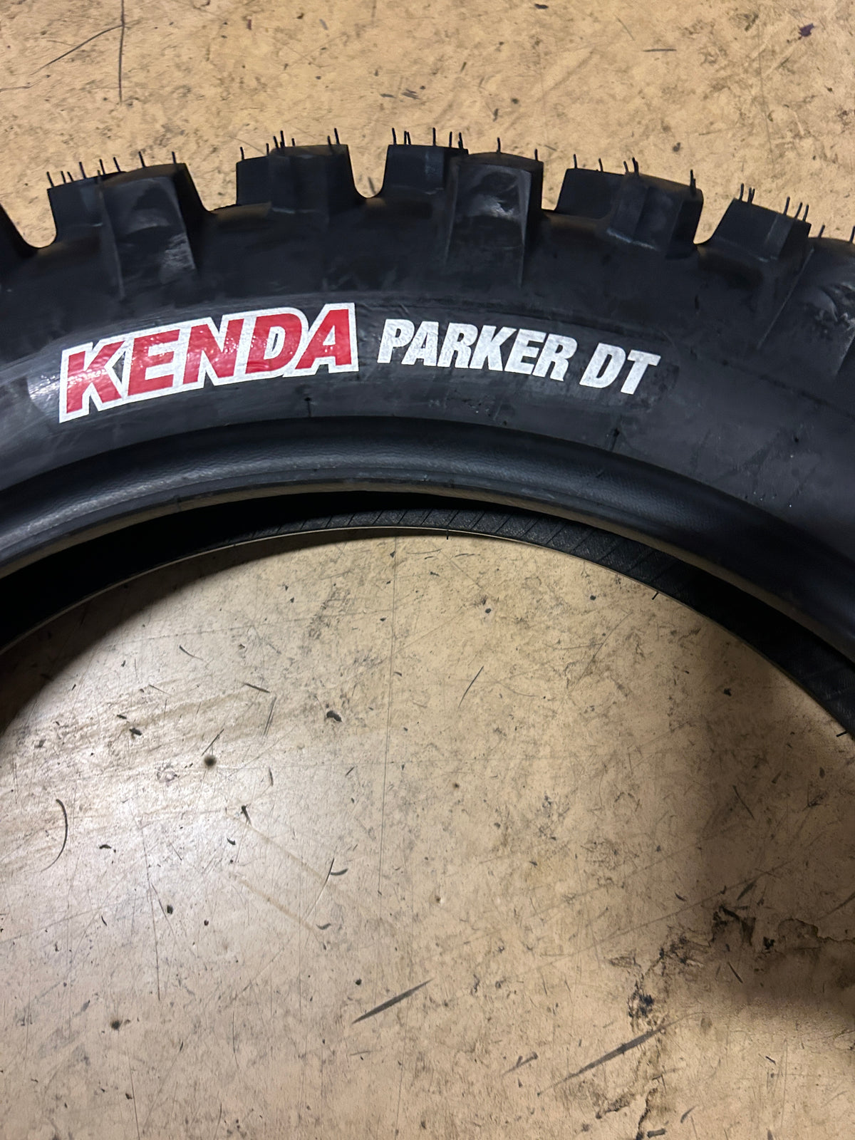 KENDA PARKER DT BSW  120 100 18 68M REAR DIRT BIKE TIRE 16000077