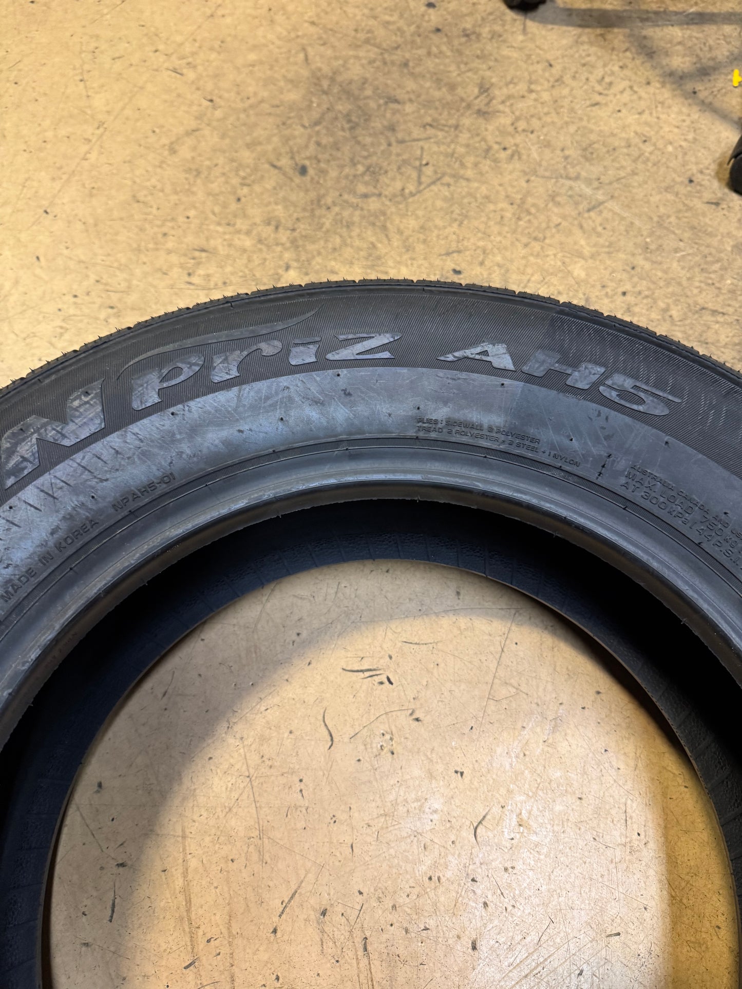 NOS NEXEN NPRIZ AH5 BSW P 215 65 17 98T ALL SEASON TIRE 15143NXK