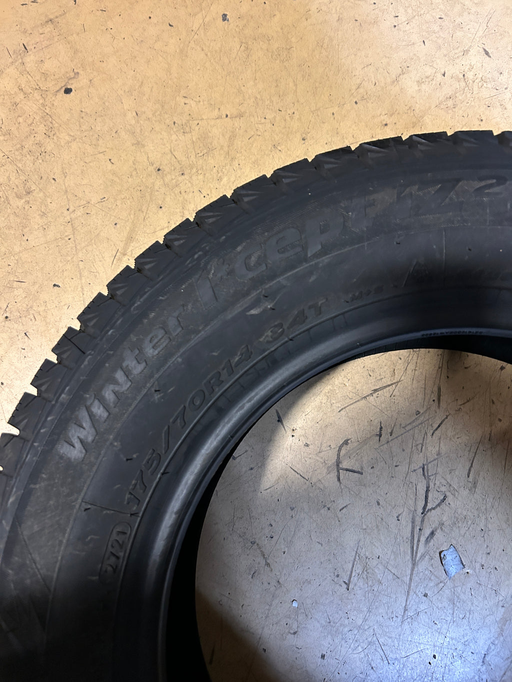NOS HANKOOK WINTER ICEPT IZ2 BSW P 175 70 14 84T WINTER TIRE 1020326