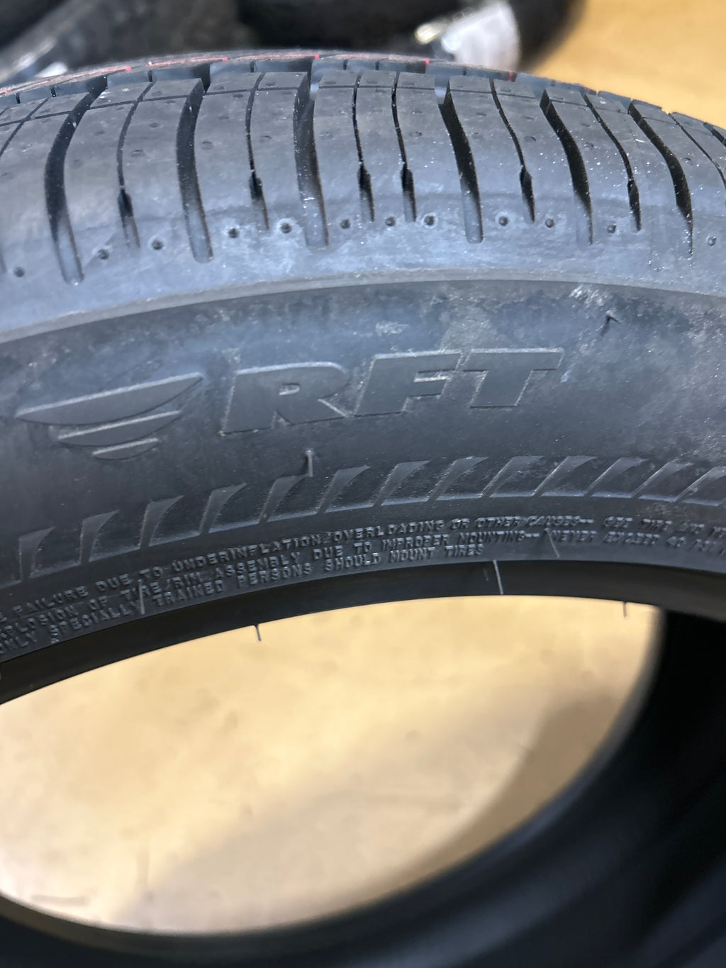 BRIDGESTONE DRIVEGUARD+ RFT BSW P275 45 20 XL 110H ALL SEASON TIRE 020055