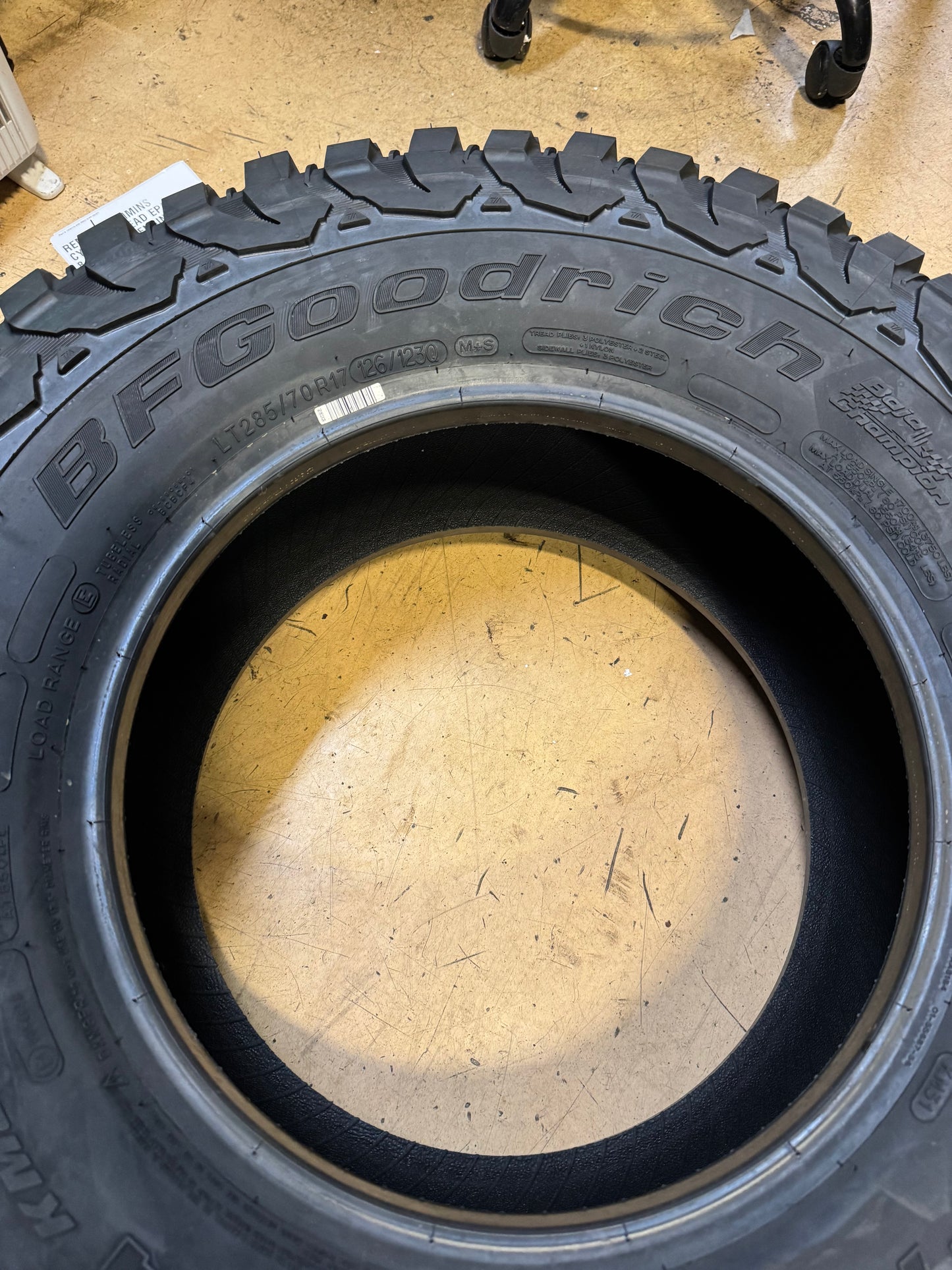 BFGOODRICH MUD TERRAIN T/A KM3 BSW LT 285 70 17 126/123Q 10PLY  TIRE 10227