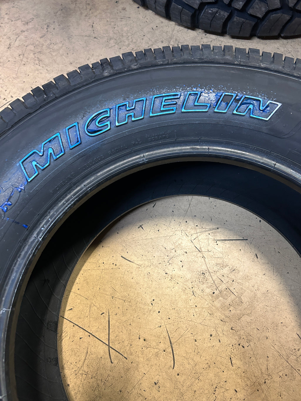 2 MICHELIN DEFENDER LTX M/S 2 OWL P 265 70 17 123/120S 10PLY TIRE 45468