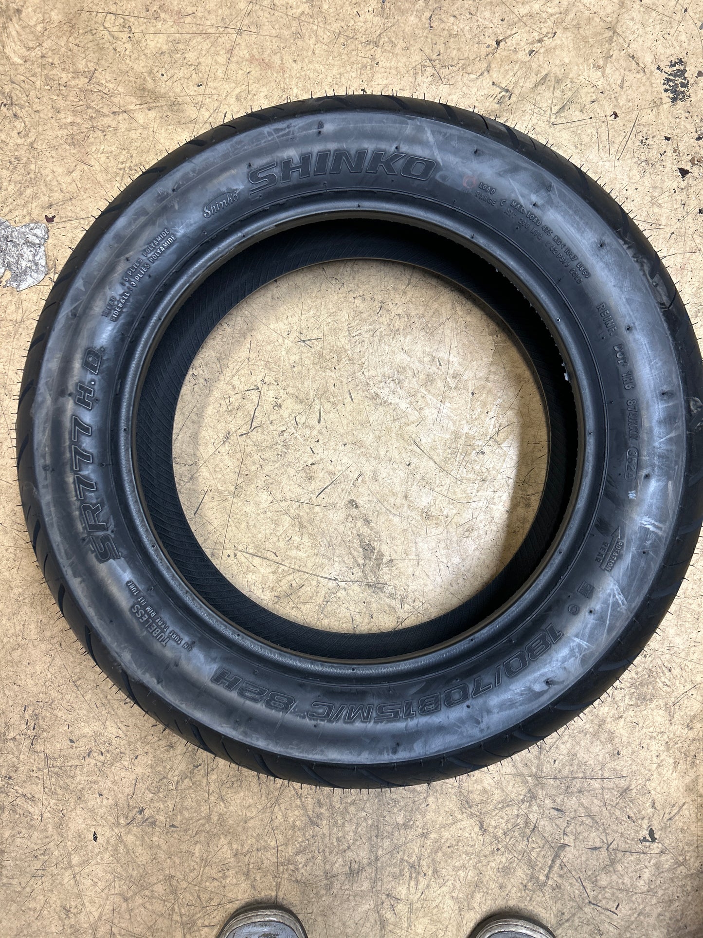 SHINKO SR777 HD BSW  180 70 15 82H REAR MOTORCYCLE TIRE 874614