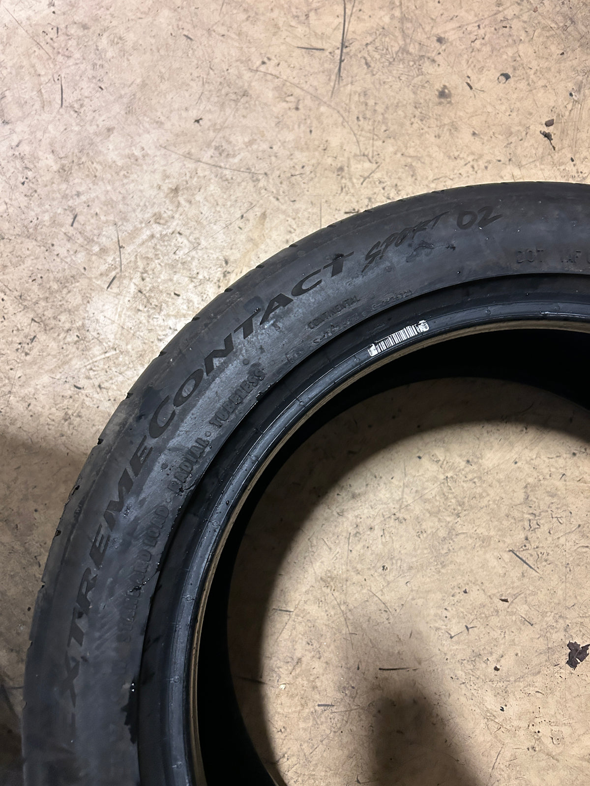 USED 7/32” CONTINENTAL EXTREME CONTACTSPORT 02 P 235 45 17 94W 03125000000