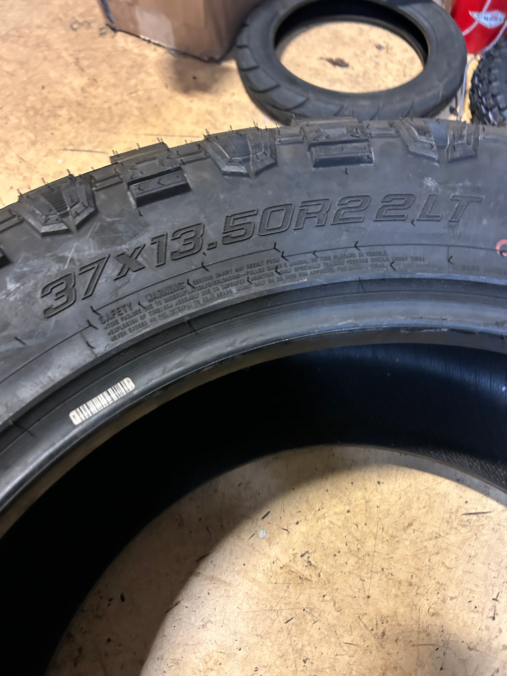 NOS ATLANDER ROVERCLAW M/T I BSW LT 37 13.5 22 128Q 12PLY MUD TIRE ATL1810