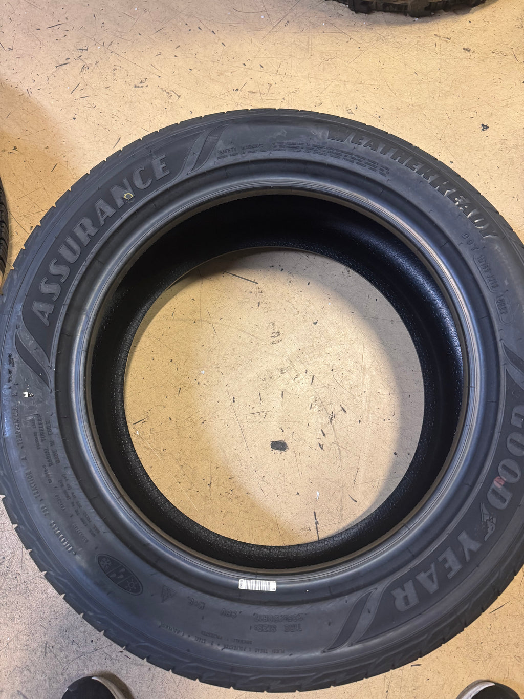 2 GOODYEAR ASSURANCE WEATHERREADY BSW P 235 50 17 96V ALL WEATHER TIRE 767970537
