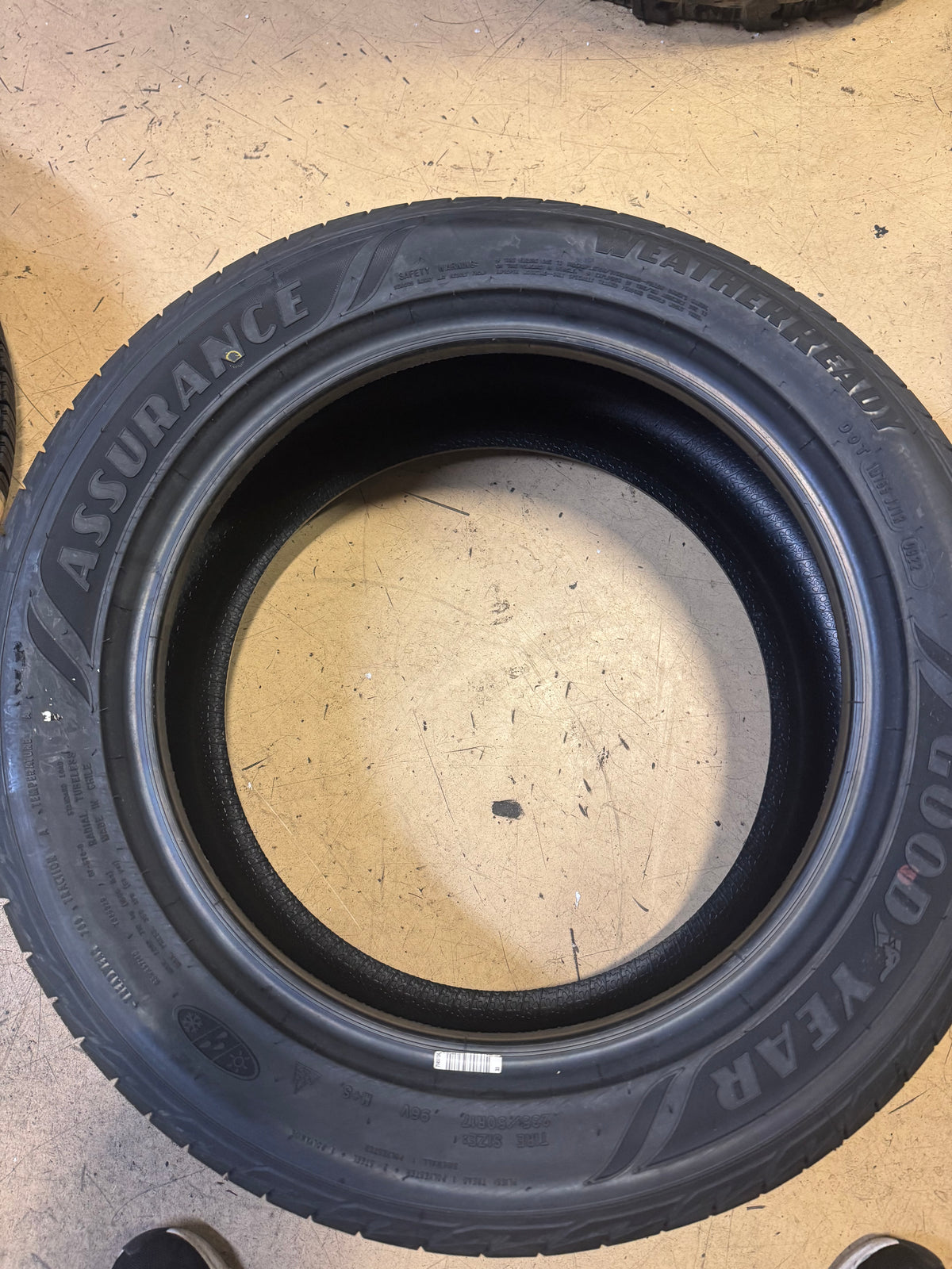 2 GOODYEAR ASSURANCE WEATHERREADY BSW P 235 50 17 96V ALL WEATHER TIRE 767970537