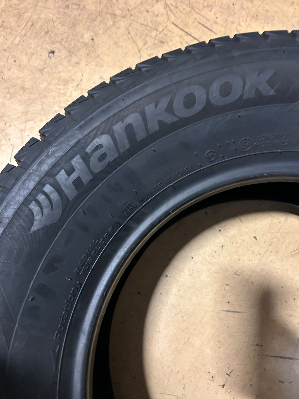 NOS HANKOOK WINTER ICEPT IZ2 BSW P 215 70 15 98T WINTER TIRE 1020114