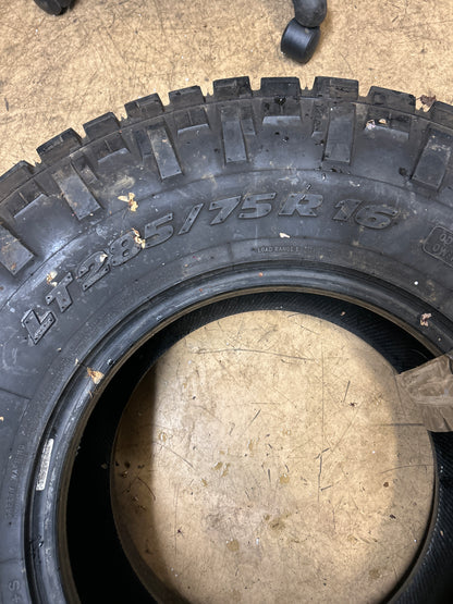 USED 14/32 NITTO RIDGE GRAPPLER  LT 285/75R16 126/123Q RUGGED TERRAIN TIRE 217620