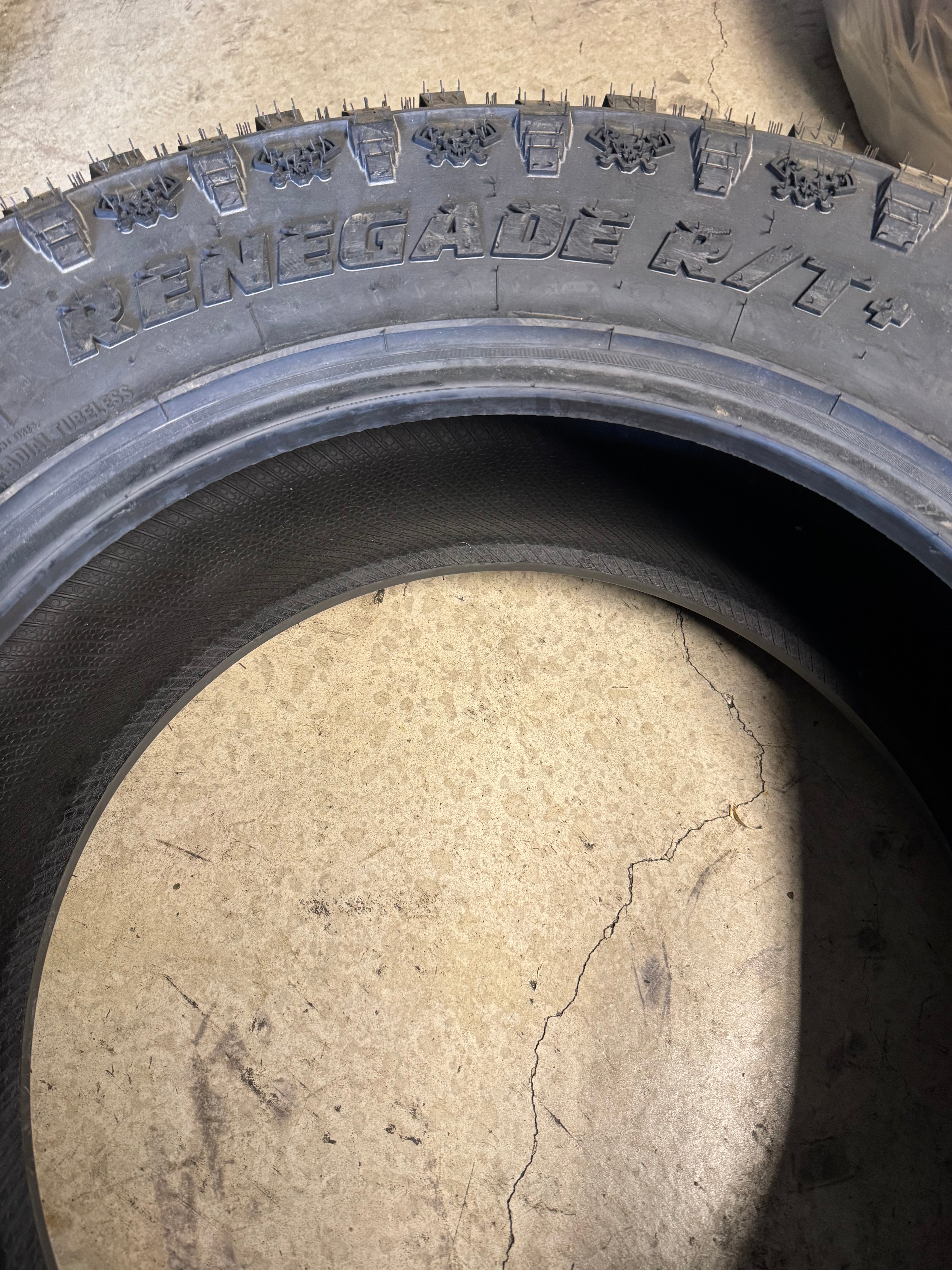 NOS RADAR RENEGADE R/T+ BSW LT 295 65 20 129/126Q 10PLY RUGGED TERRAIN TIRE RND0131