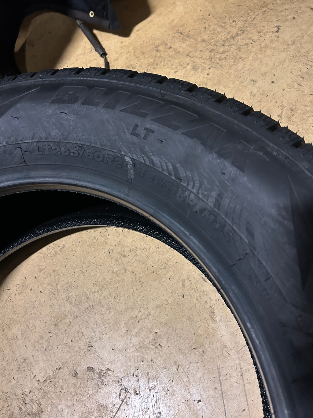 BRIDGESTONE BLIZZAK LT BSW LT 265 60 20 121/118R 10PLY WINTER TIRE 000654