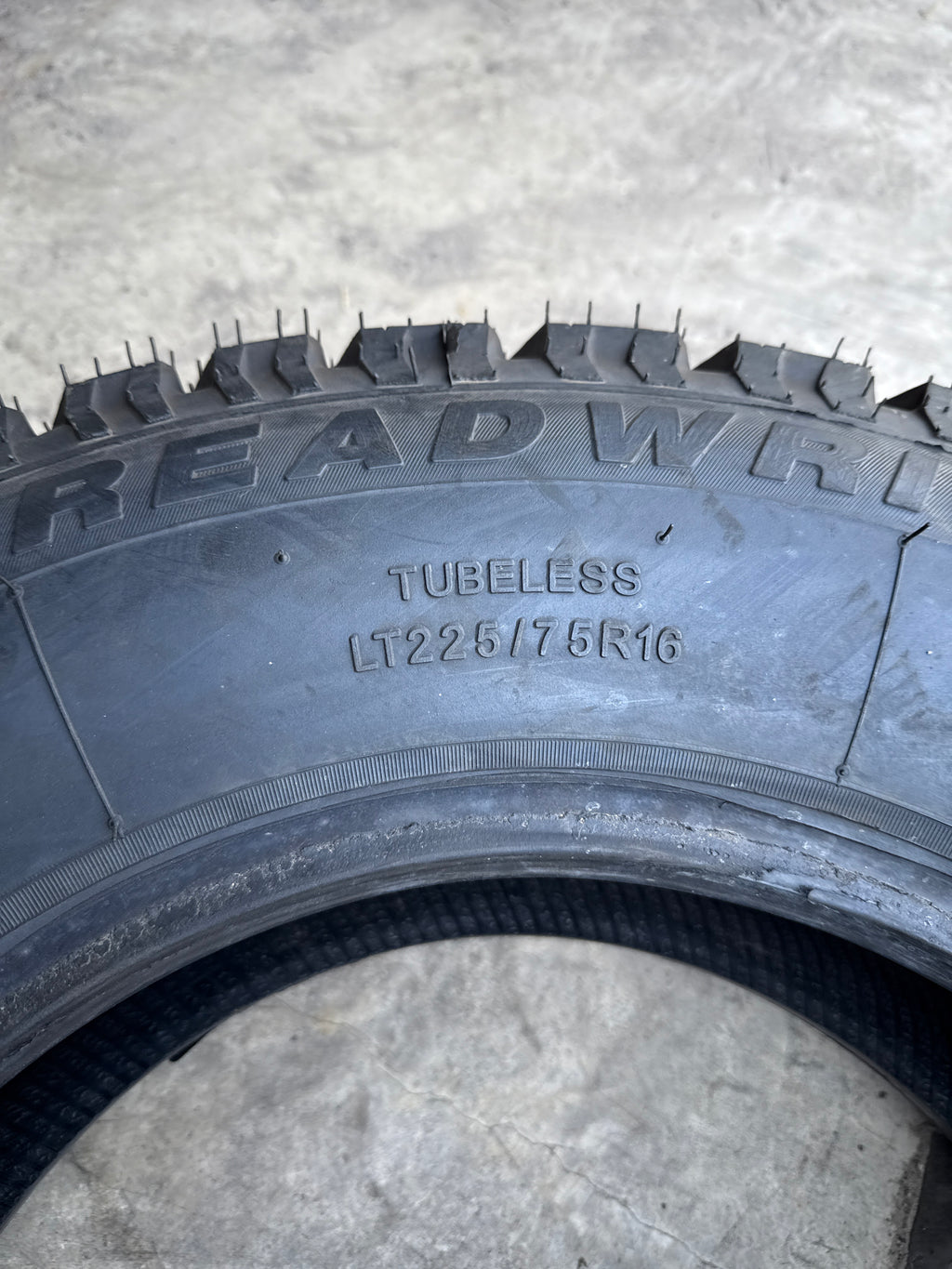 TREADWRIGHT WARRDEN II LT 225 75 16 115/112R LRE 10PLY RETREAD TIRE W2817E