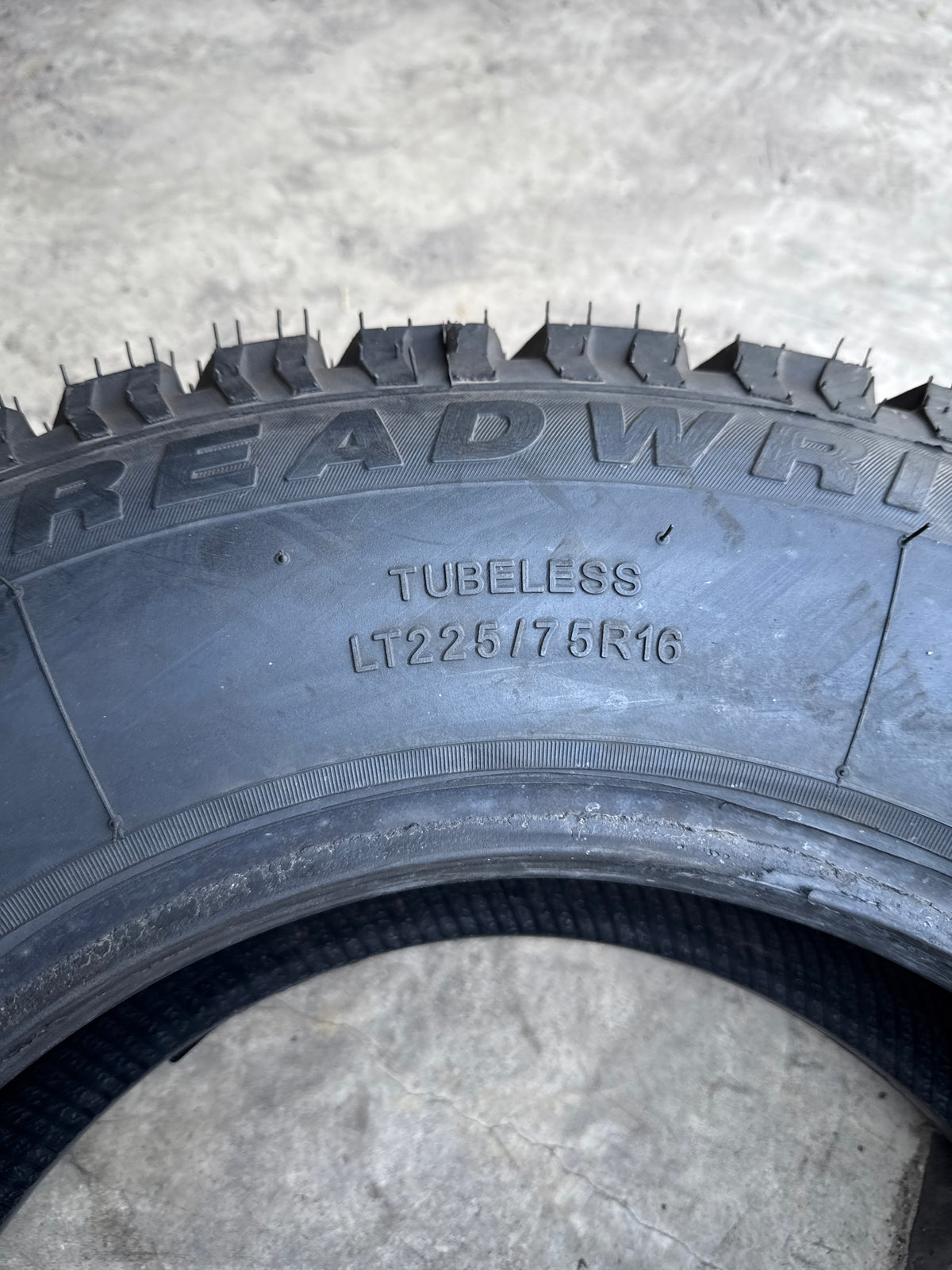 TREADWRIGHT WARRDEN II LT 225 75 16 115/112R LRE 10PLY RETREAD TIRE W2817E