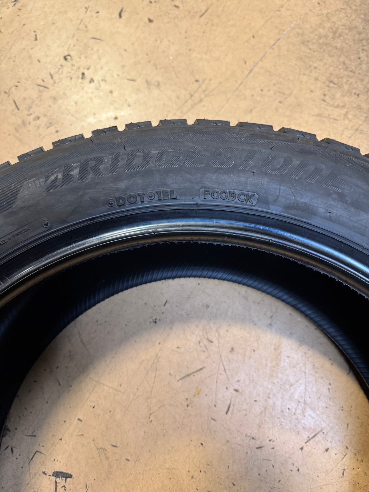 BRIDGESTONE BLIZZAK DM-V2 BSW P 235 55 19 105T XL WINTER TIRE 015913