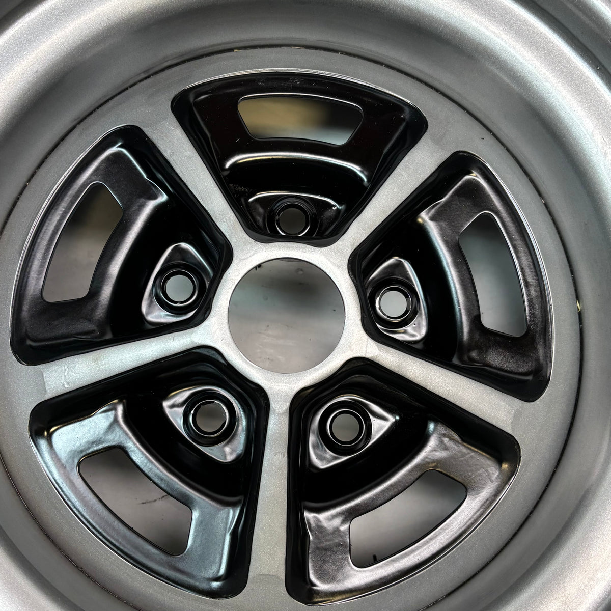 WHEEL VINTIQUES 50 SERIES SS396 SILVER WITH BLACK PAINTED SLOT WHEELS 15X8 5X4.75