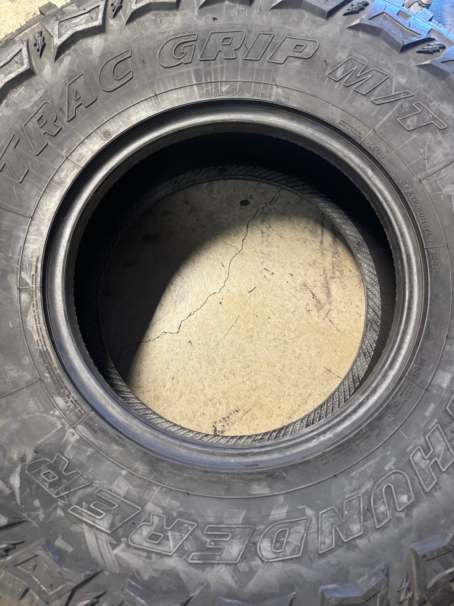 NOS THUNDERER TRAC GRIP M/T R408 BSW LT 37 12.5 17 124P 8PLY MUD TERRAIN TIRE TH2302