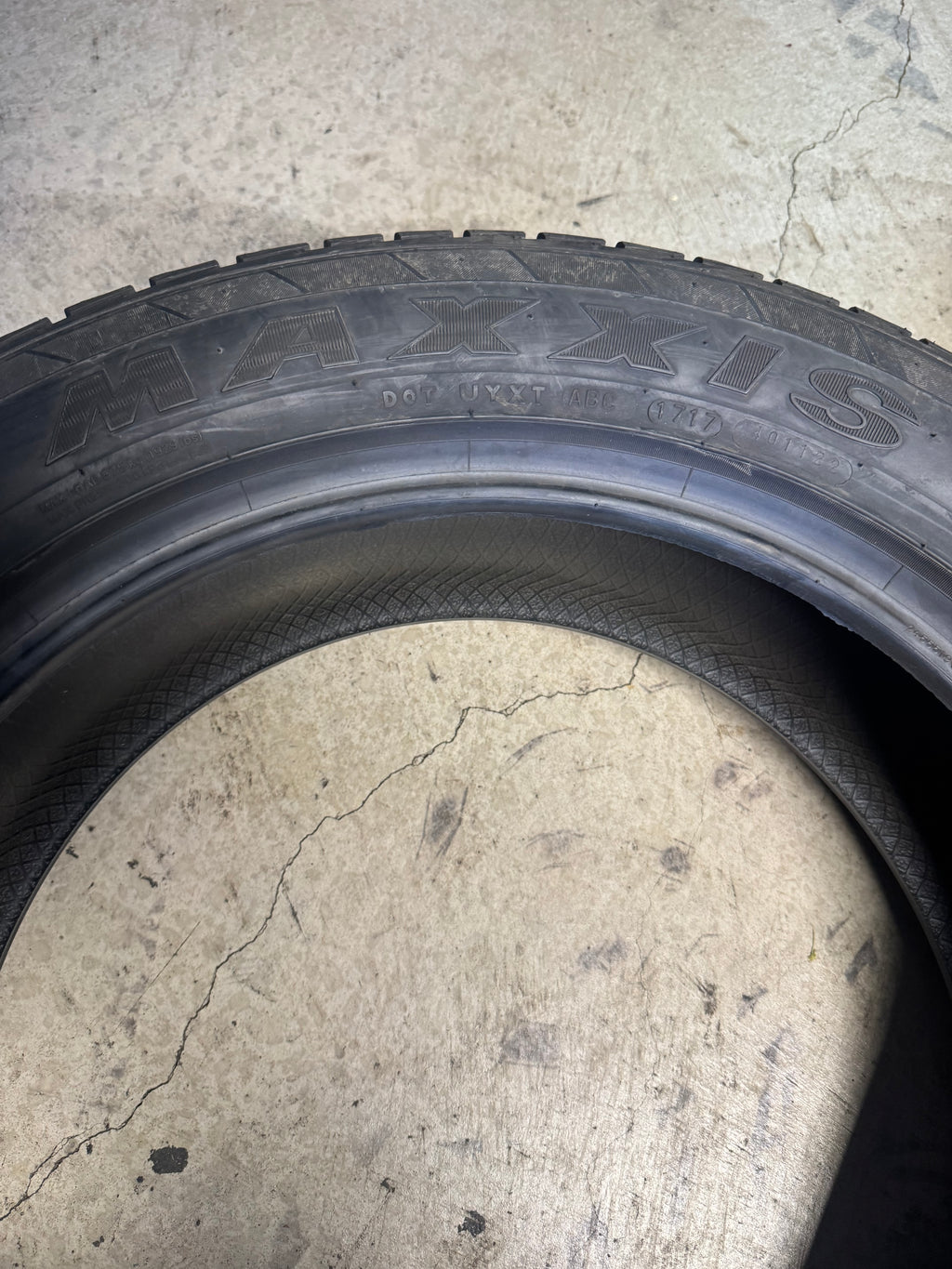 NOS MAXXIS ESCAPADE CUV BSW P 245 55 19 103V UHP ALL SEASON TIRE TP00628100