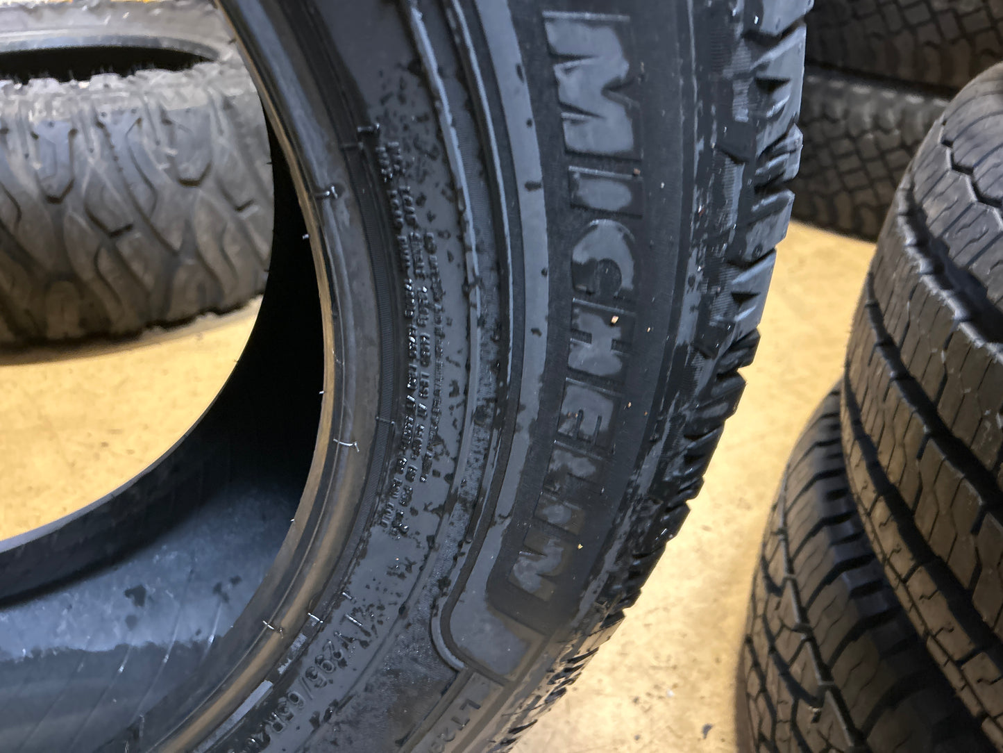 MICHELIN DEFENDER LTX PLATINUM BSW LT 295 65 20 129S 10PLY ALL SEASON TIRE 24424