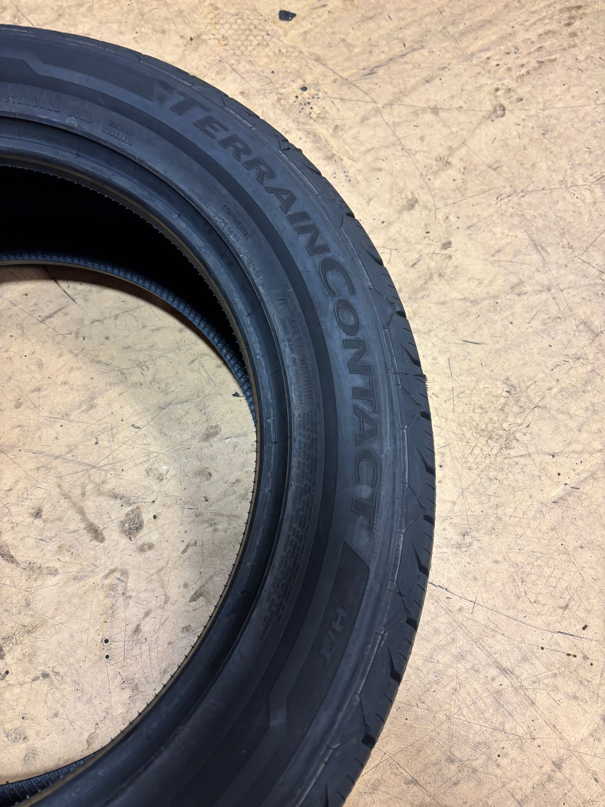 CONTIENNTAL TERRAINCOTACT H/T P 255 55 20 107H SL HIGHWAY TERRAIN TIRE 15571940000