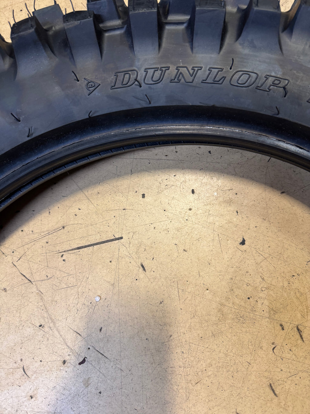 DUNLOP SPORTS D739 BSW  120 100 18 68M REAR MOTORCYCLE TIRE 45141309