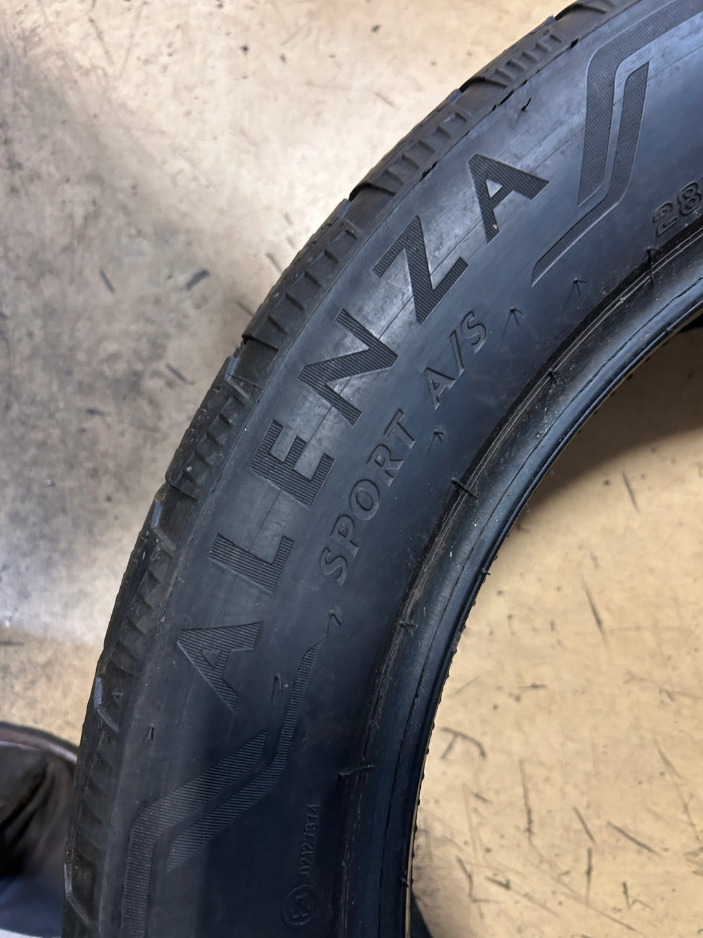 USED 8/32" BRIDGESTONE ALENZA SPORT A/S BSW P 285 45 21 113V XL UHP TIRE 014826