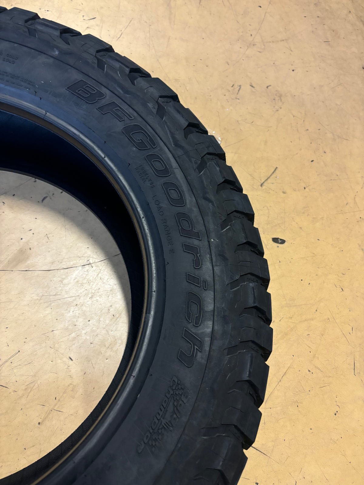 BFGOODRICH ALL-TERRAIN T/A KO3 BSW LT 275 65 20 126/123S 10PLY TIRE 26116