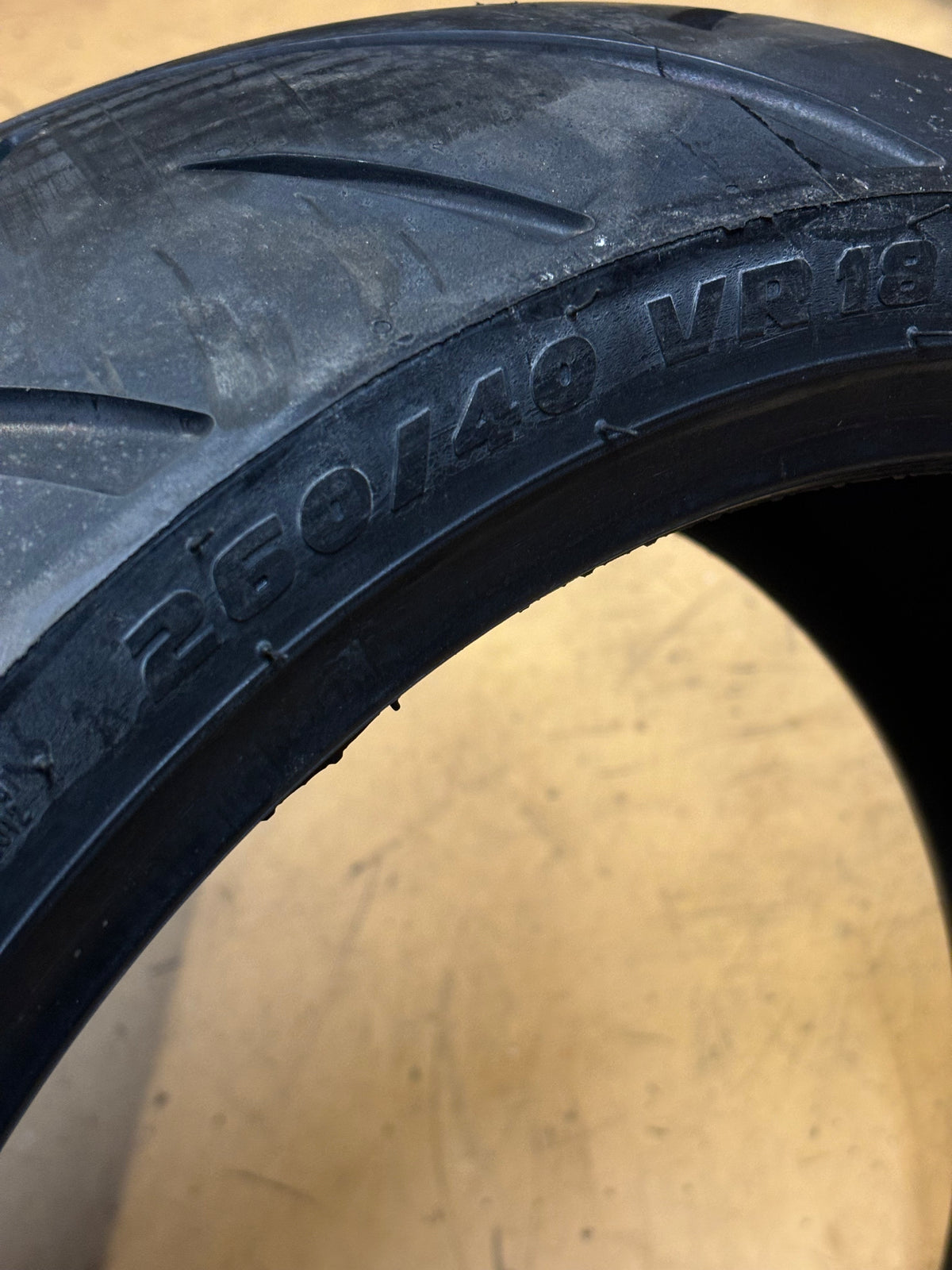 METZELER ME888 MARATHON ULTRA BSW 260 40 18 84V REAR MOTORCYCLE TIRE 2781500