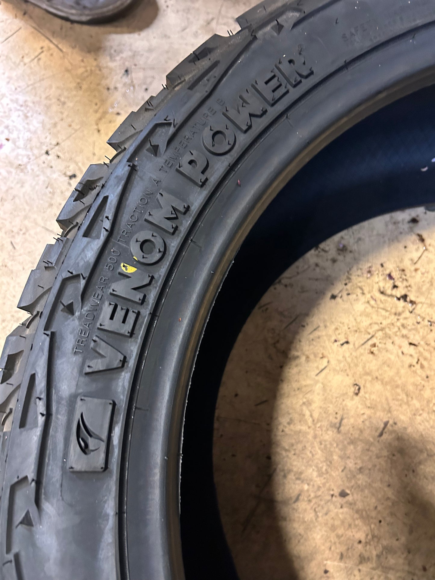 VENOM POWER TERRA HUNTER X/T P 305 40 22 114H XL RUGGED TERRAIN TIRE TVPXT22