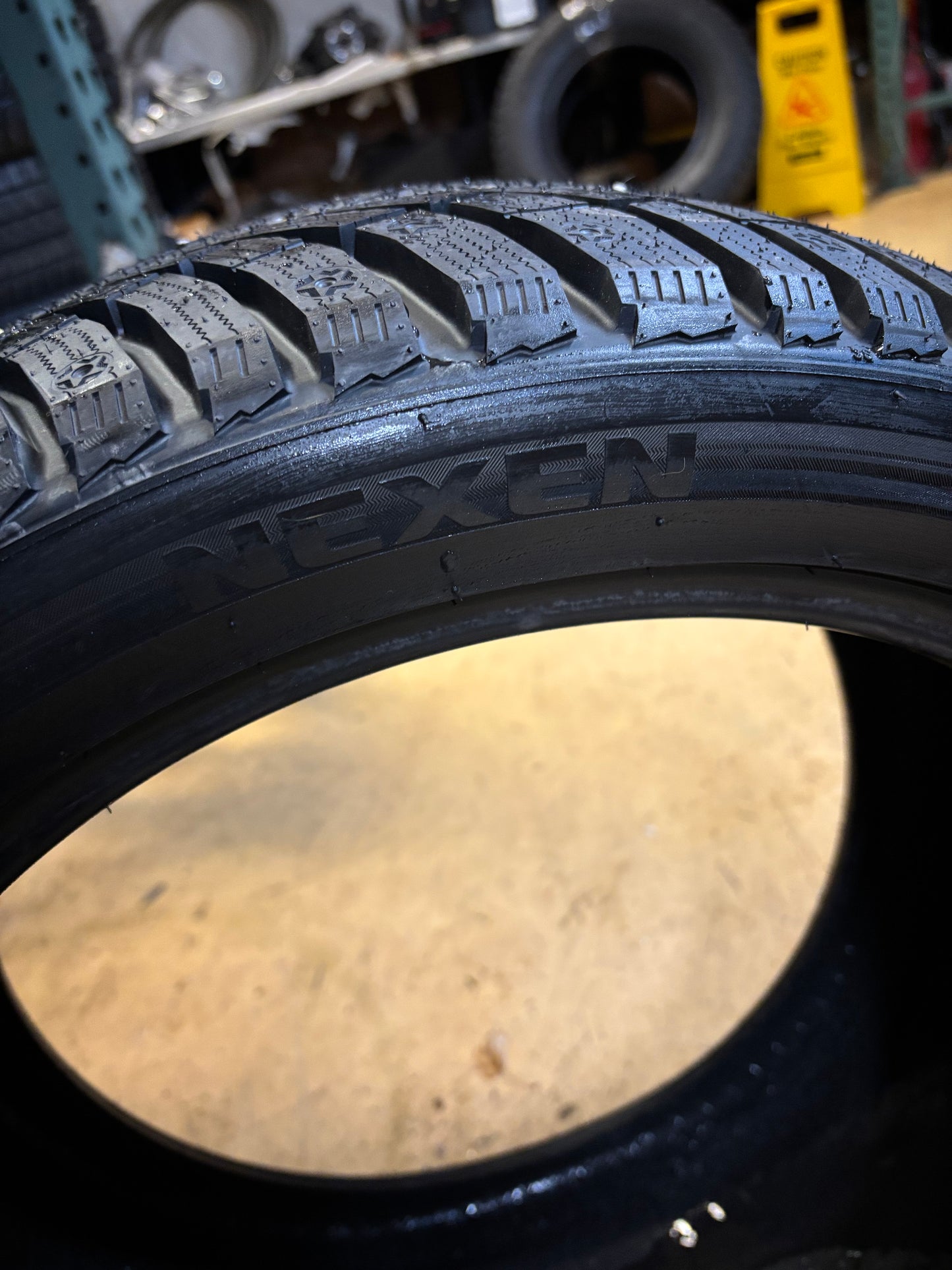 2 NEXEN WINGUARD WINSPIKE 3 P 245 40 18 97T XL SNOW WINTER TIRE 18416NXK