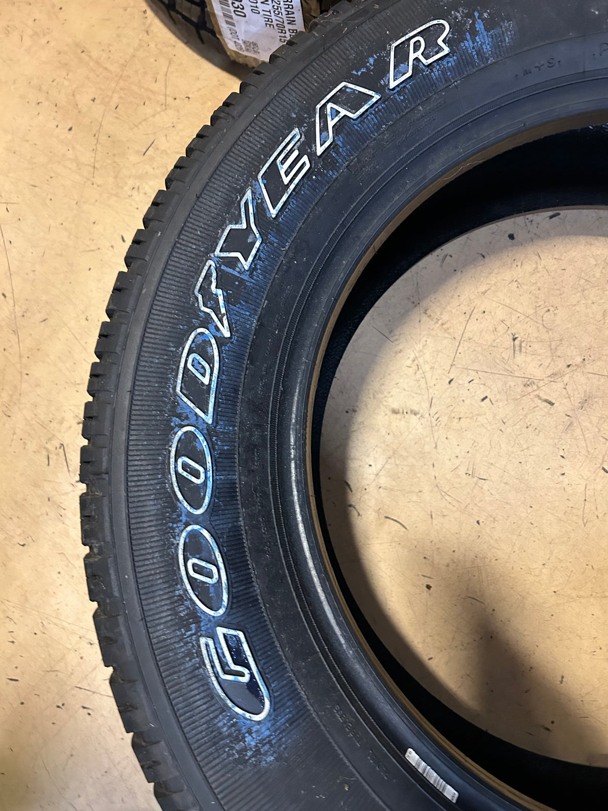 GOODYEAR WRANGLER SR-A BSW P 275 60 20 114S  ALL SEASON TIRE 183021436