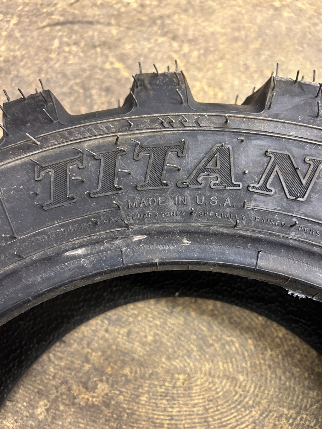 TITAN TRAC LOADER II BSW  27 8.5 15 6PLY INDUSTRIAL TIRE TL26C6